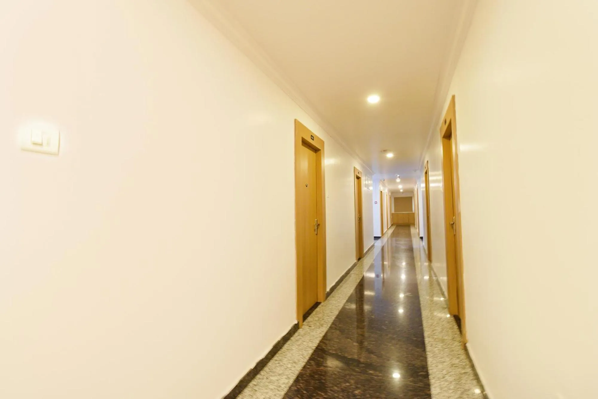 Lobby or reception in Fabhotel Cinco Primera Nr LV Prasad, Banjara Hills