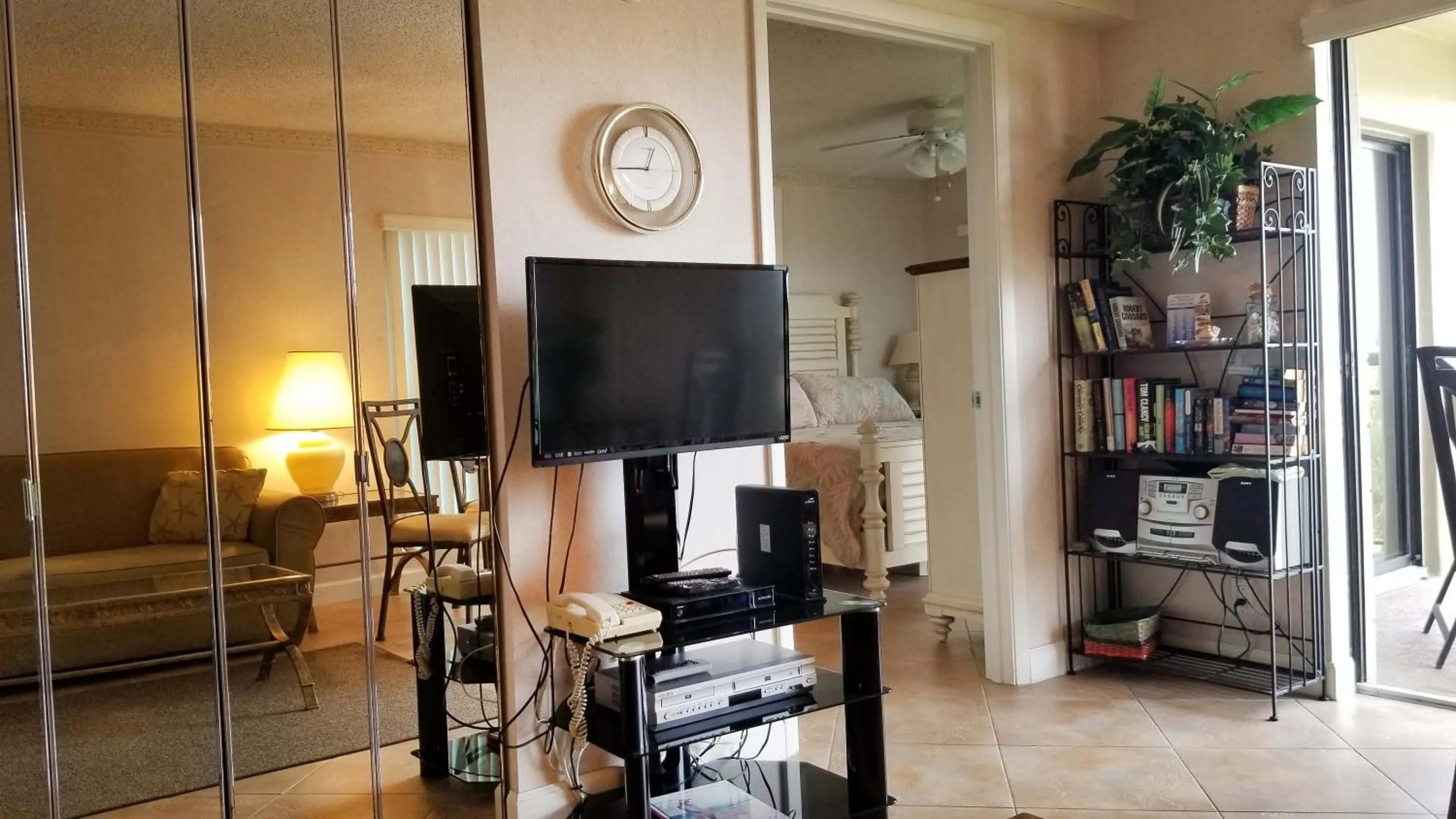 TV and multimedia in Gulf Strand Resort by Travel Resort Services