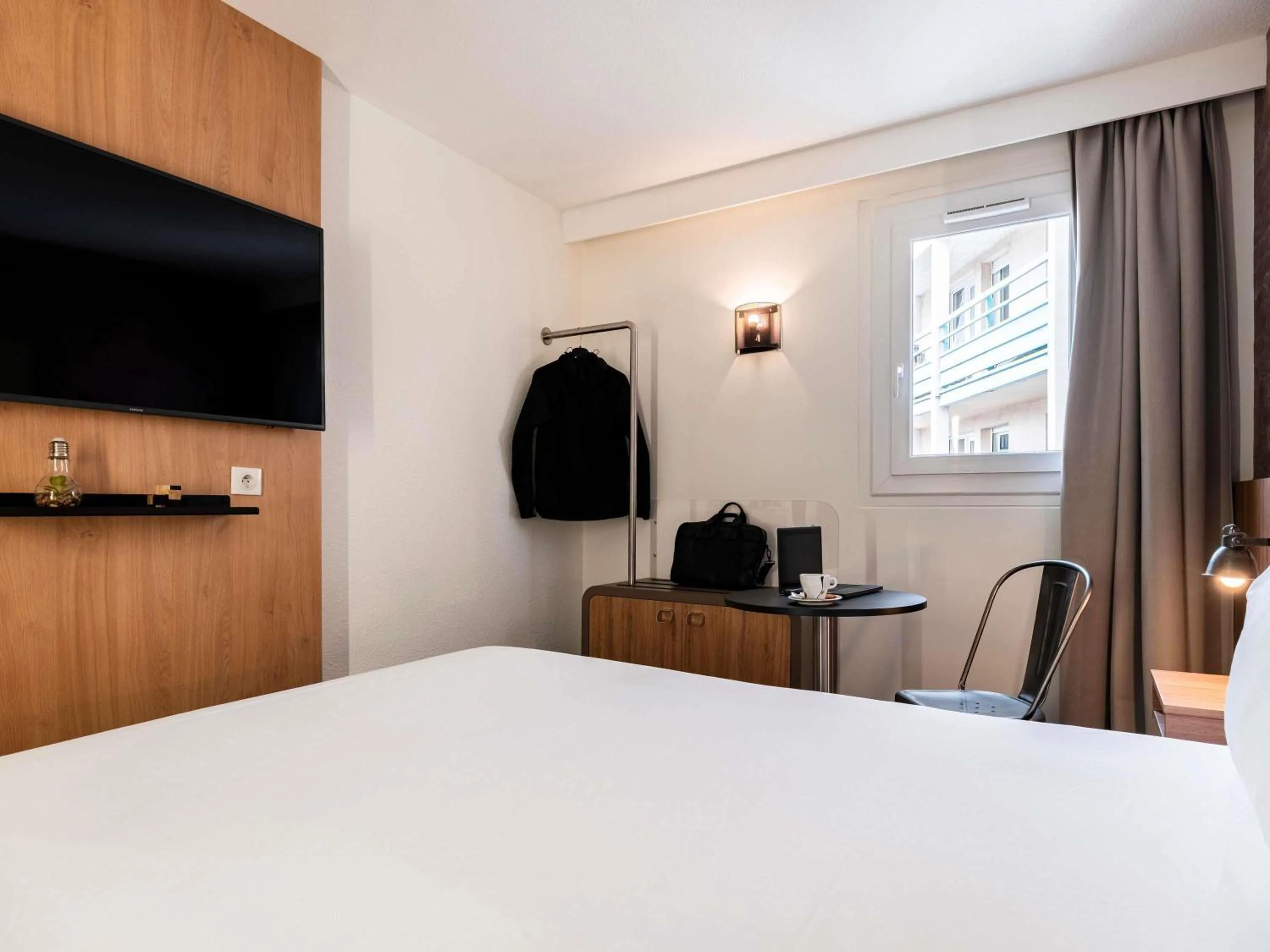 Bedroom, Bed in Ibis Styles Lyon Villeurbanne Parc de la Tête d'Or