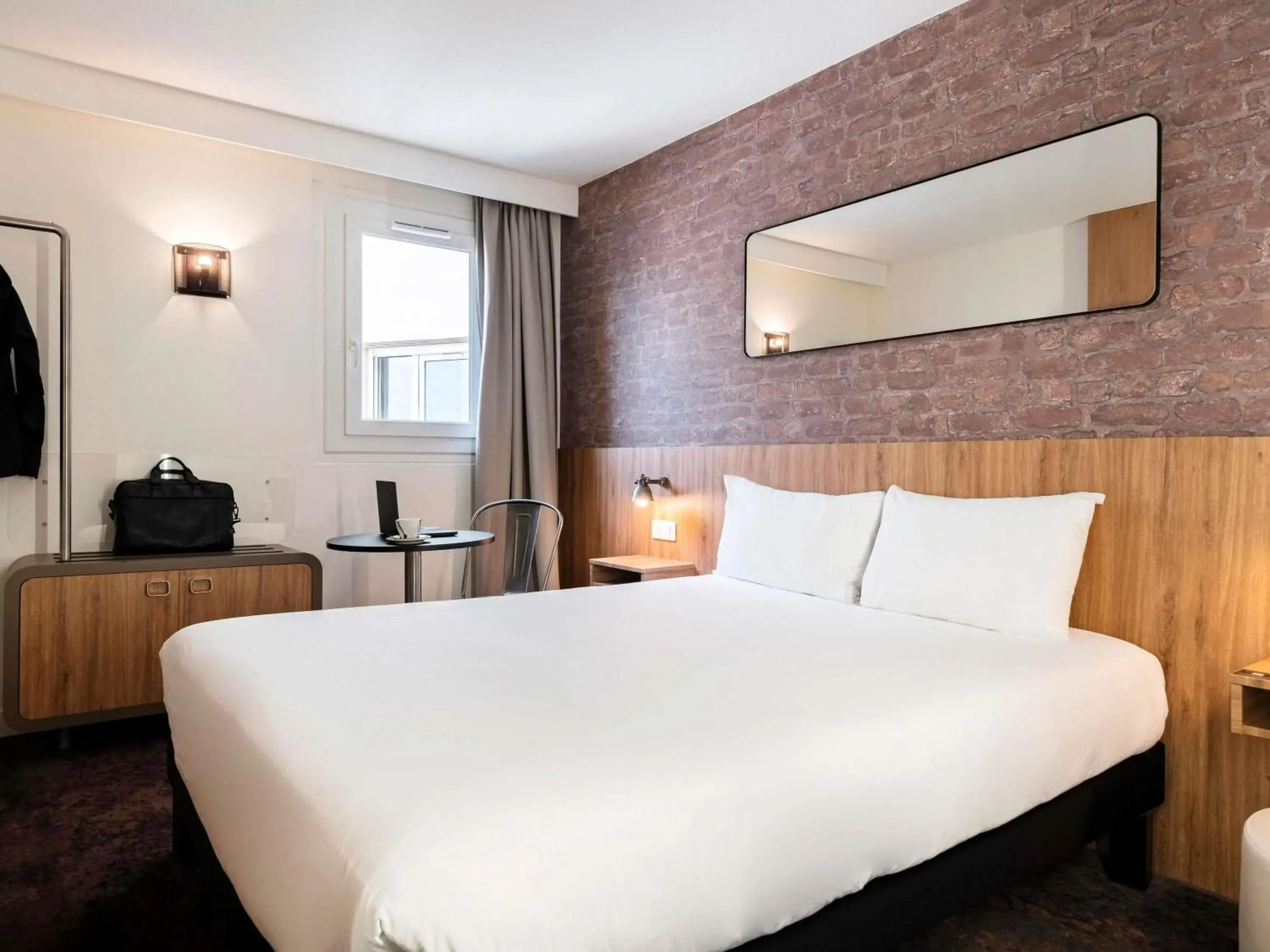 Standard One Double Bed in Ibis Styles Lyon Villeurbanne Parc de la Tête d'Or Standard One Double Bed in Ibis Styles Lyon Villeurbanne Parc de la Tête d'Or