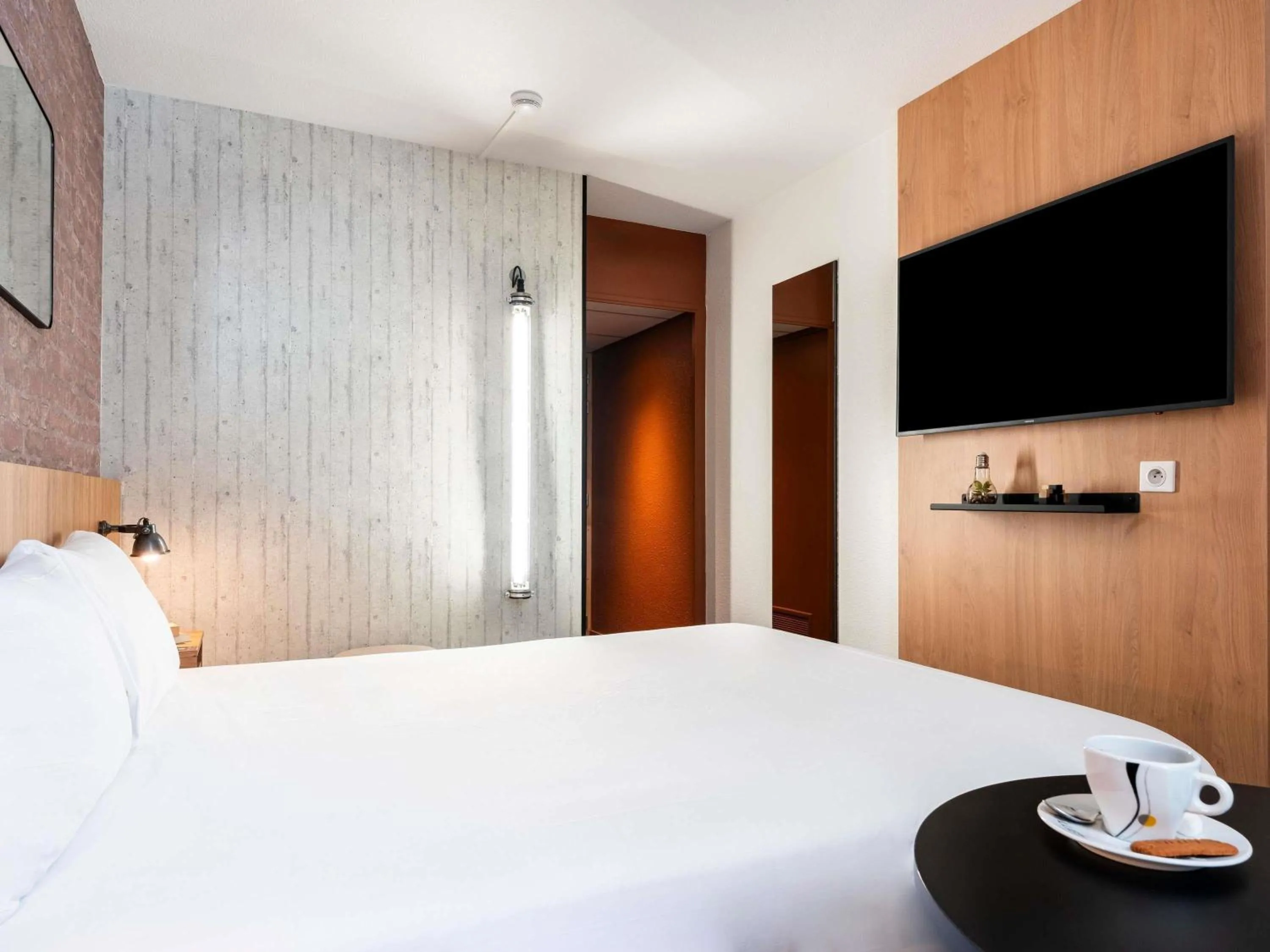 Bedroom, Bed in Ibis Styles Lyon Villeurbanne Parc de la Tête d'Or