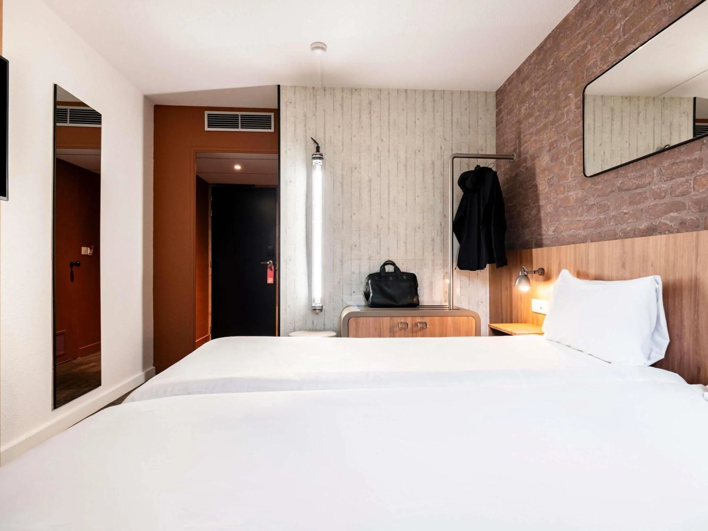 Bedroom, Bed in Ibis Styles Lyon Villeurbanne Parc de la Tête d'Or