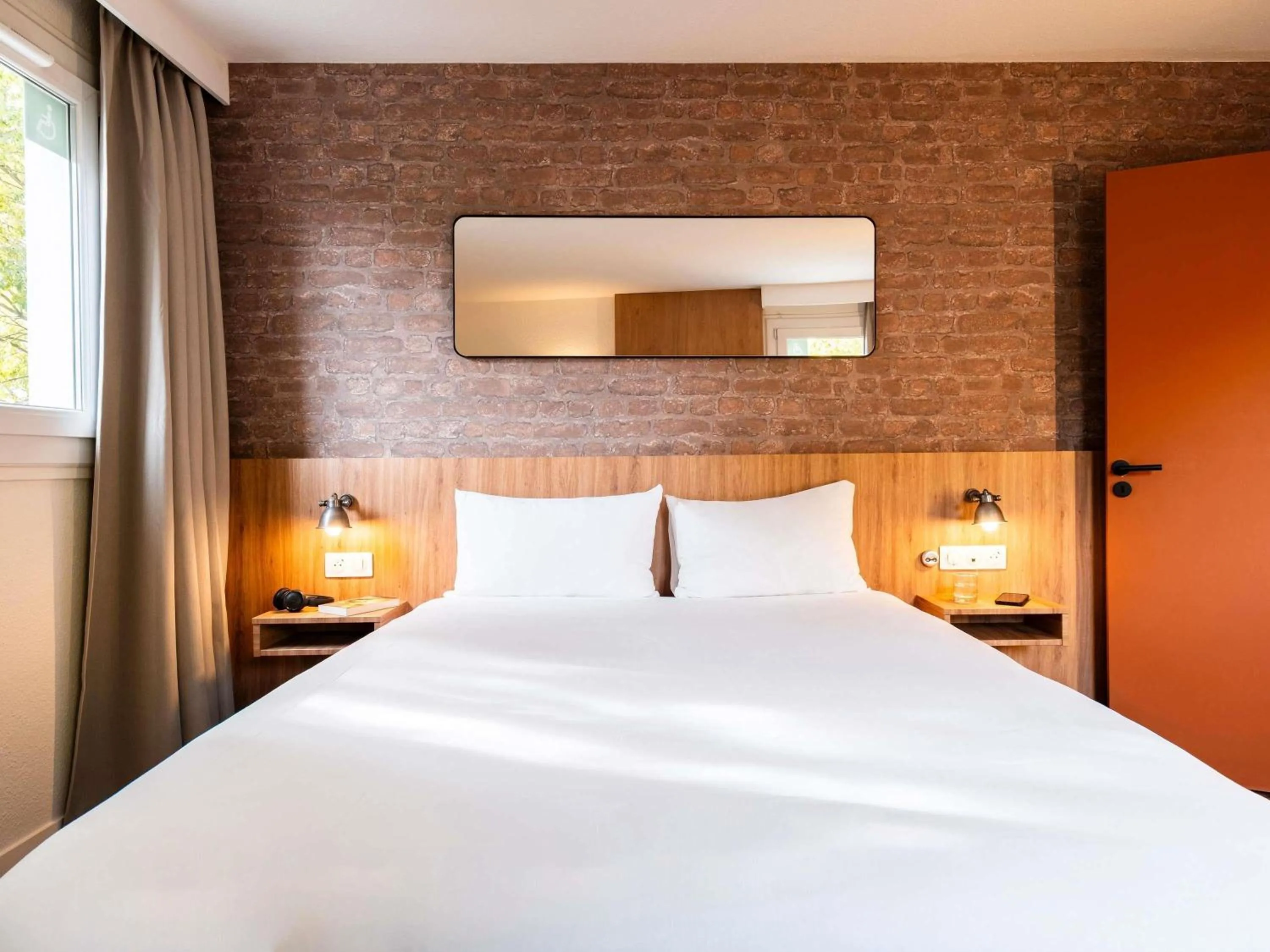 Bedroom, Bed in Ibis Styles Lyon Villeurbanne Parc de la Tête d'Or