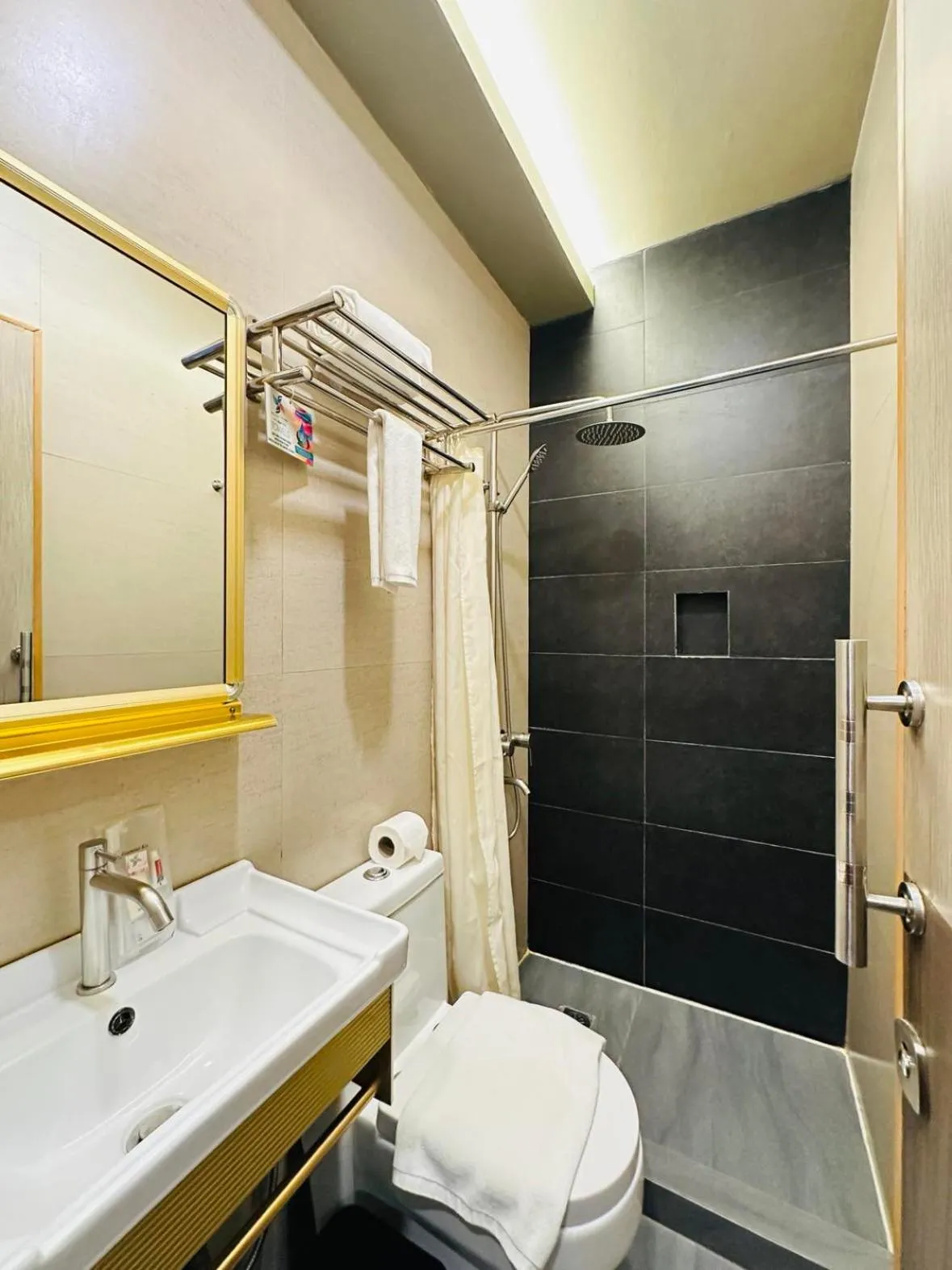 Bathroom in Felicity Island Hotel