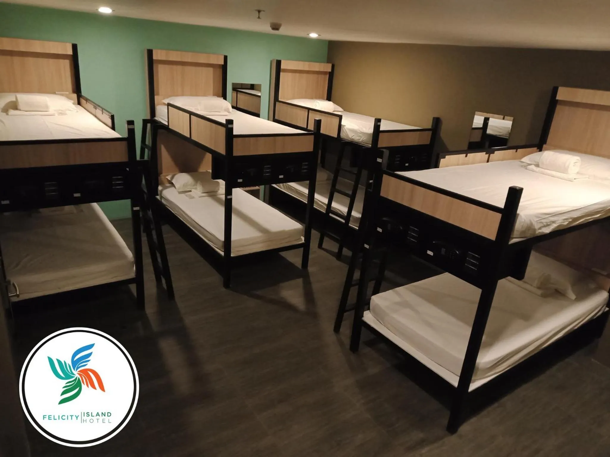 bunk bed, Bed in Felicity Island Hotel