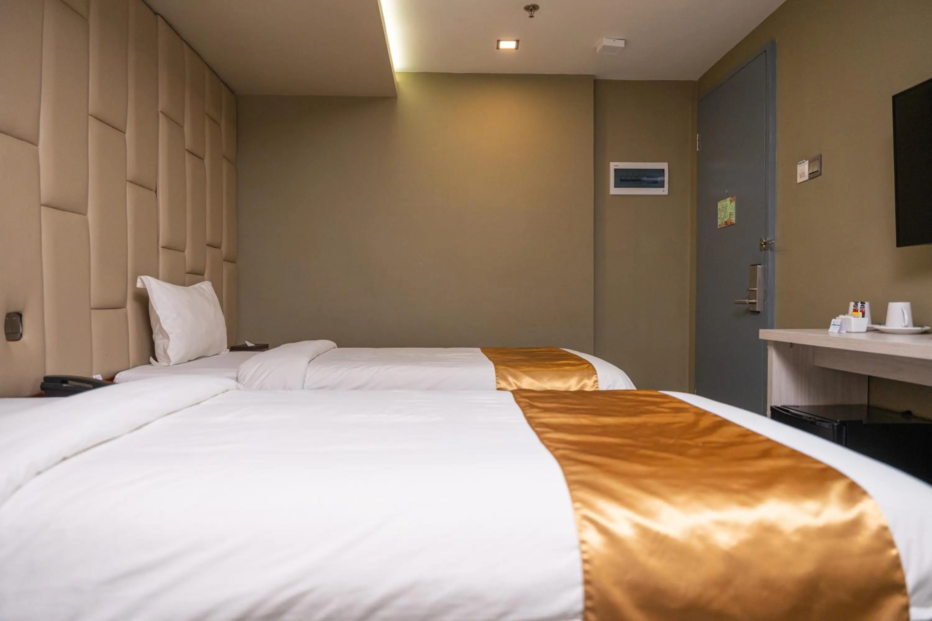 Bed in Felicity Island Hotel