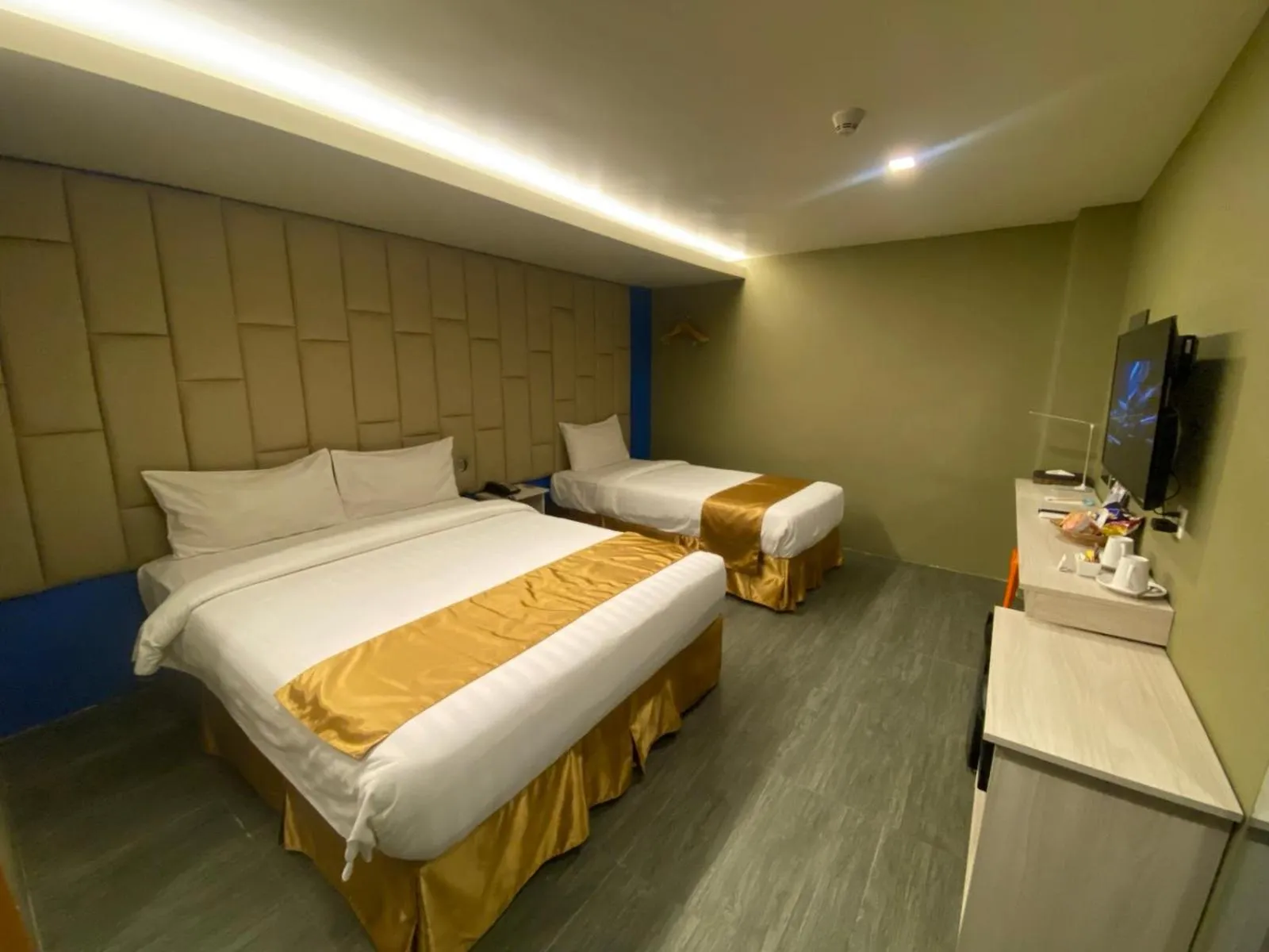 Bedroom, Bed in Felicity Island Hotel