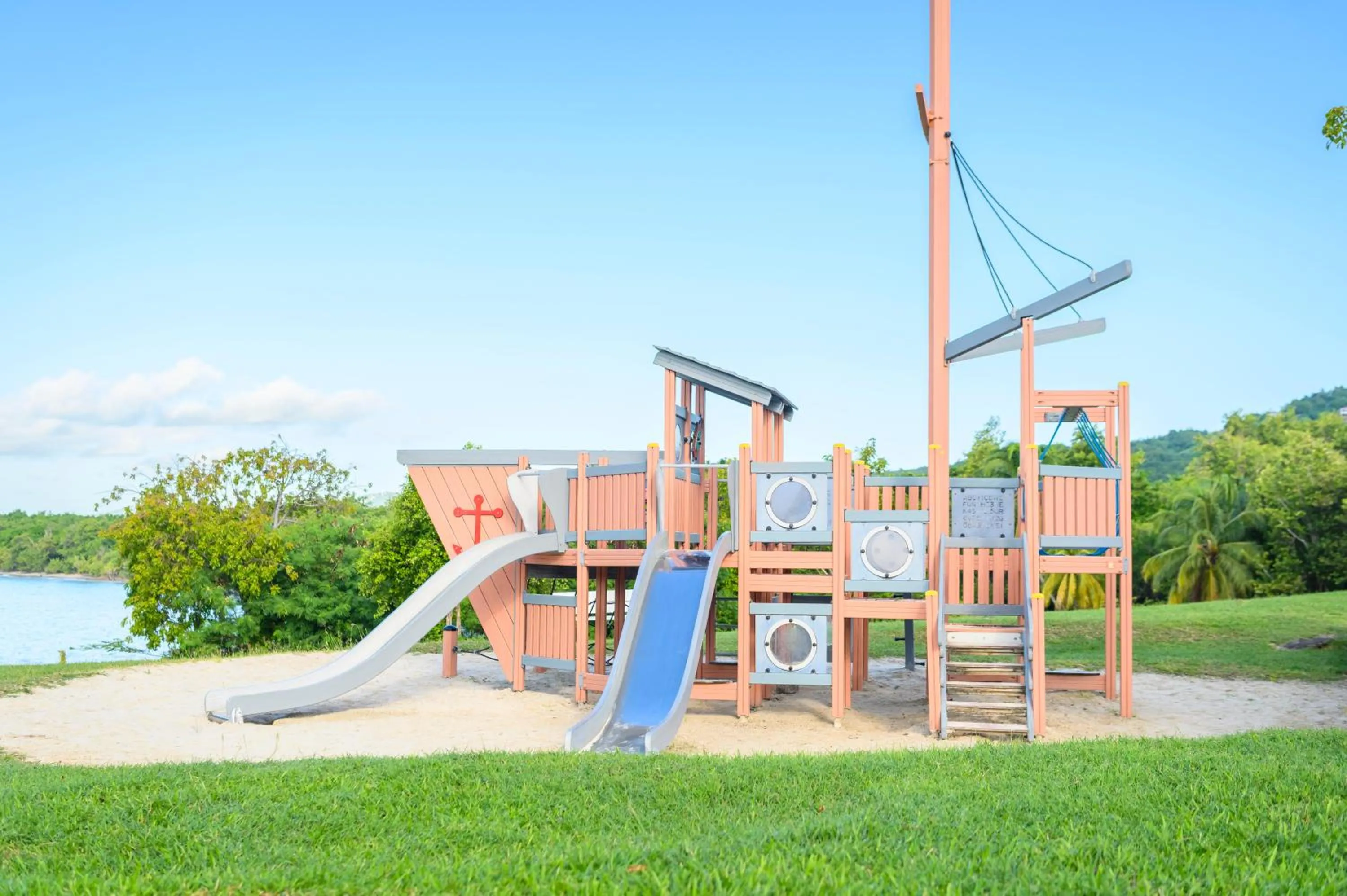 Communal lounge/ TV room in Village Pierre & Vacances Sainte Luce