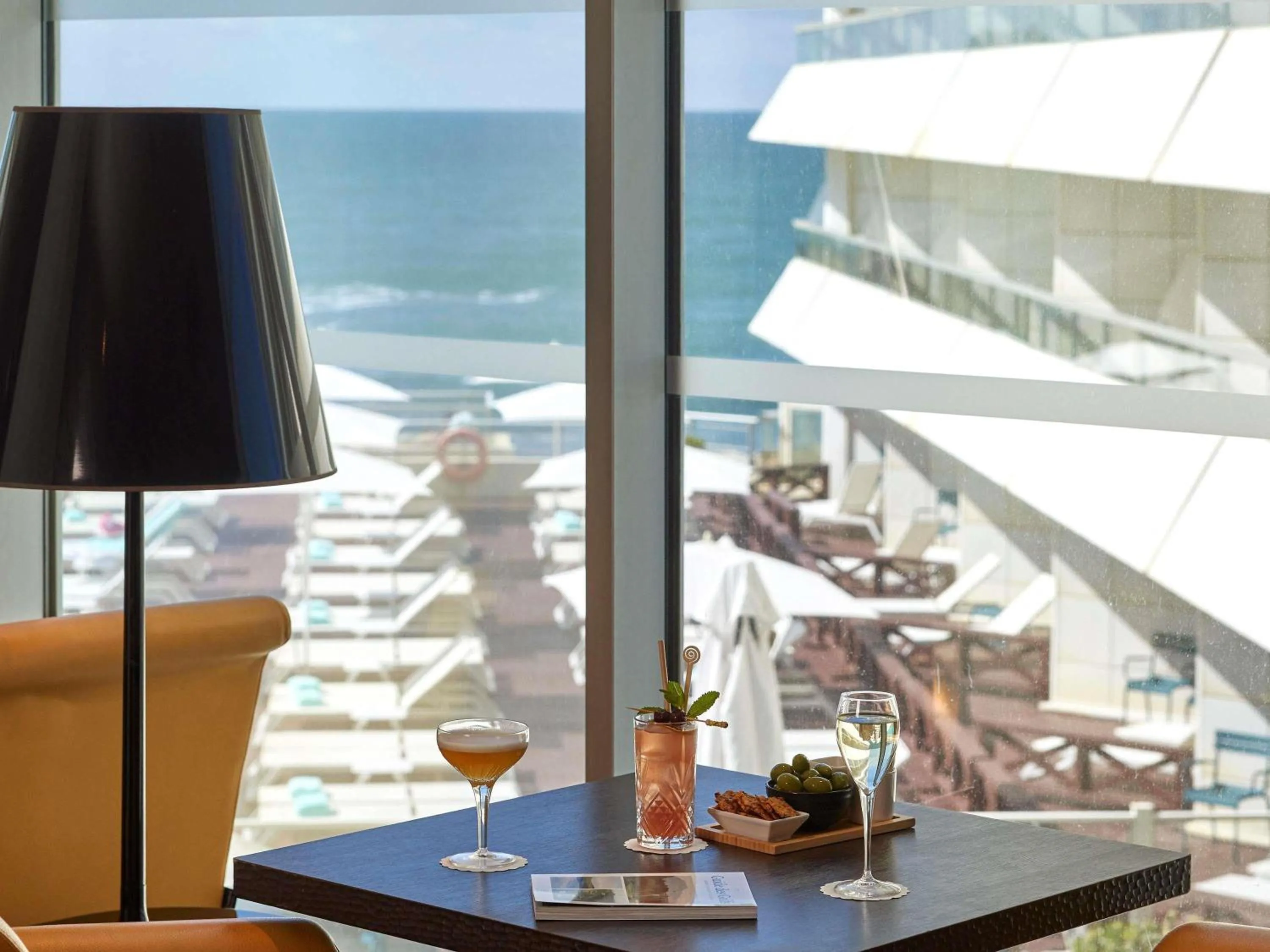 Lounge or bar in Sofitel Biarritz Le Miramar Thalassa