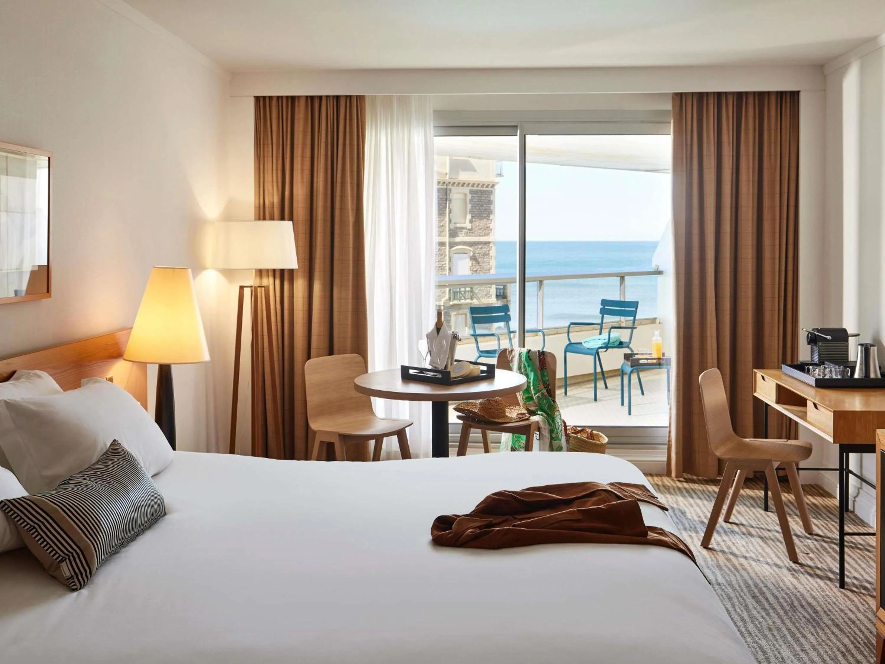 Property building, Bed in Sofitel Biarritz Le Miramar Thalassa