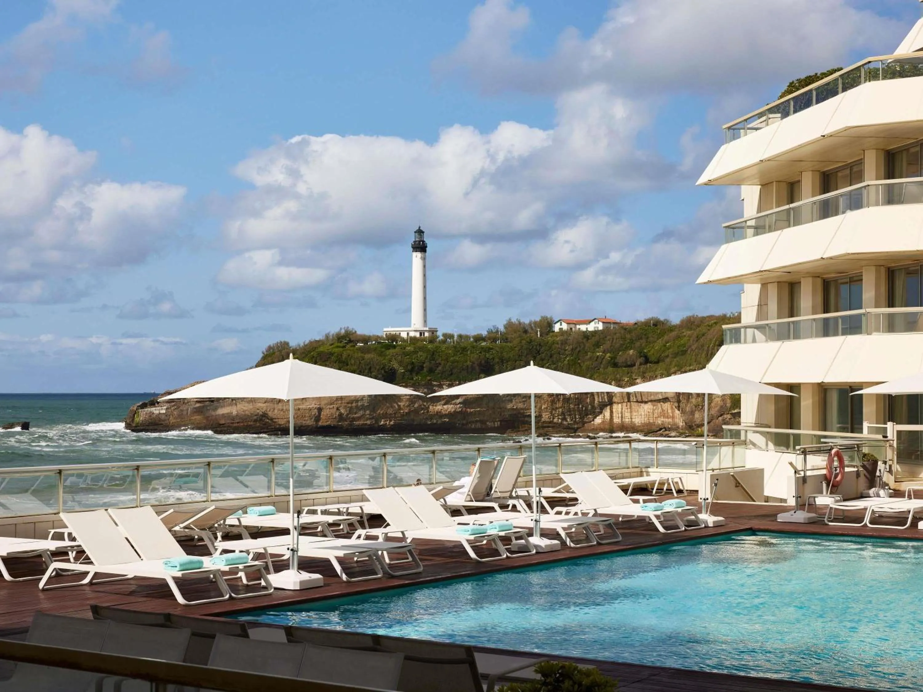 Lounge or bar in Sofitel Biarritz Le Miramar Thalassa