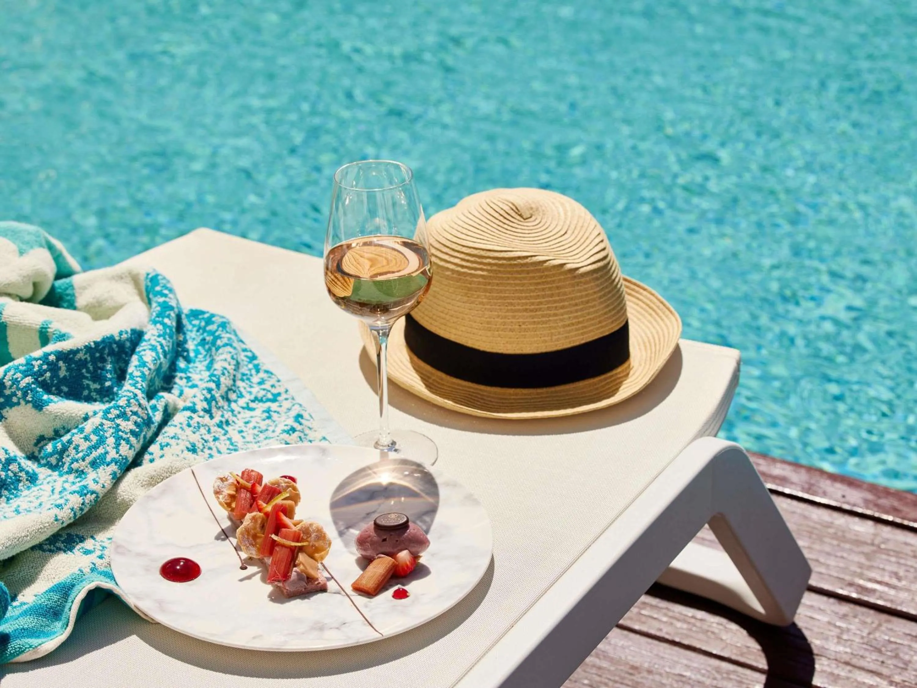 Lounge or bar in Sofitel Biarritz Le Miramar Thalassa