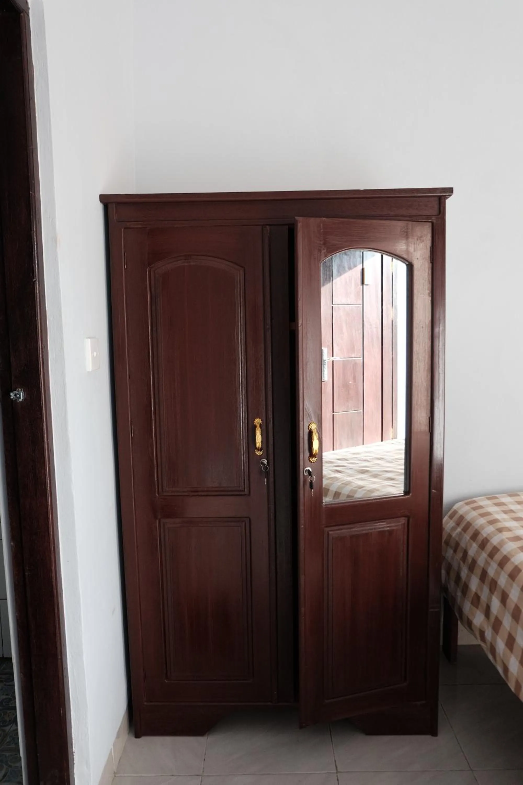 wardrobe, Bed in Rumah Marianne