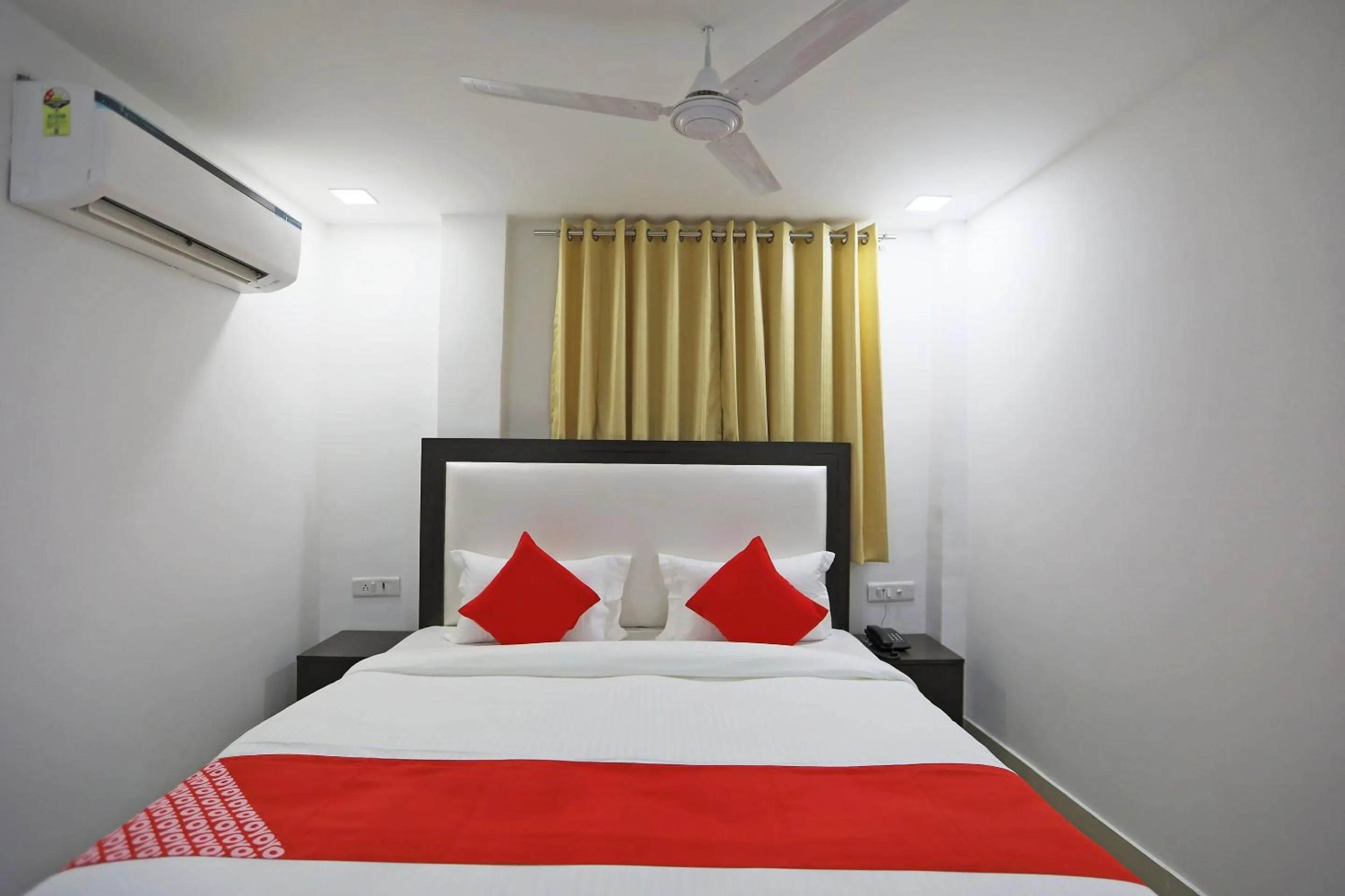 Bedroom, Bed in Townhouse South Lawn