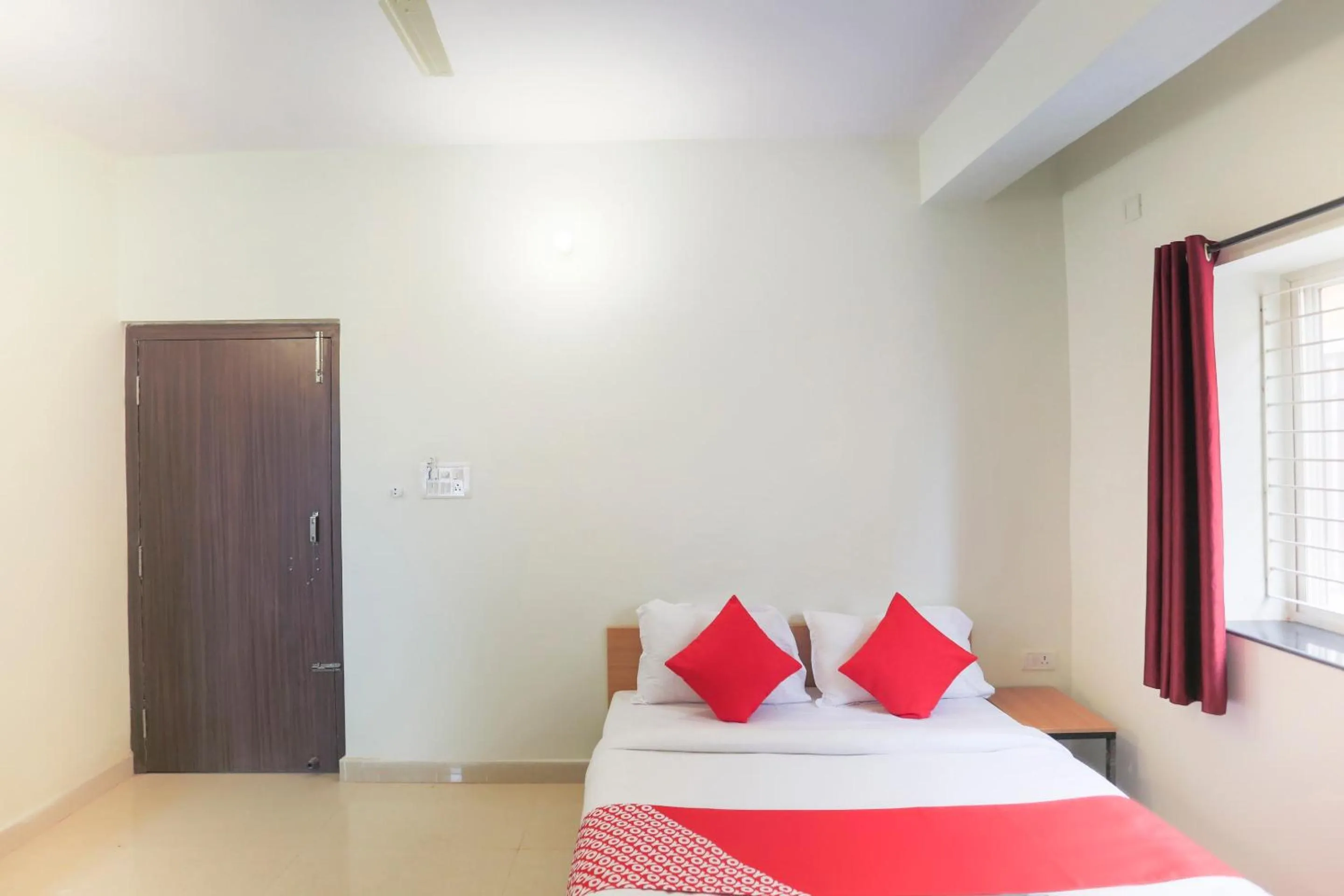 Bathroom, Bed in Super Hotel O Prashant Villa