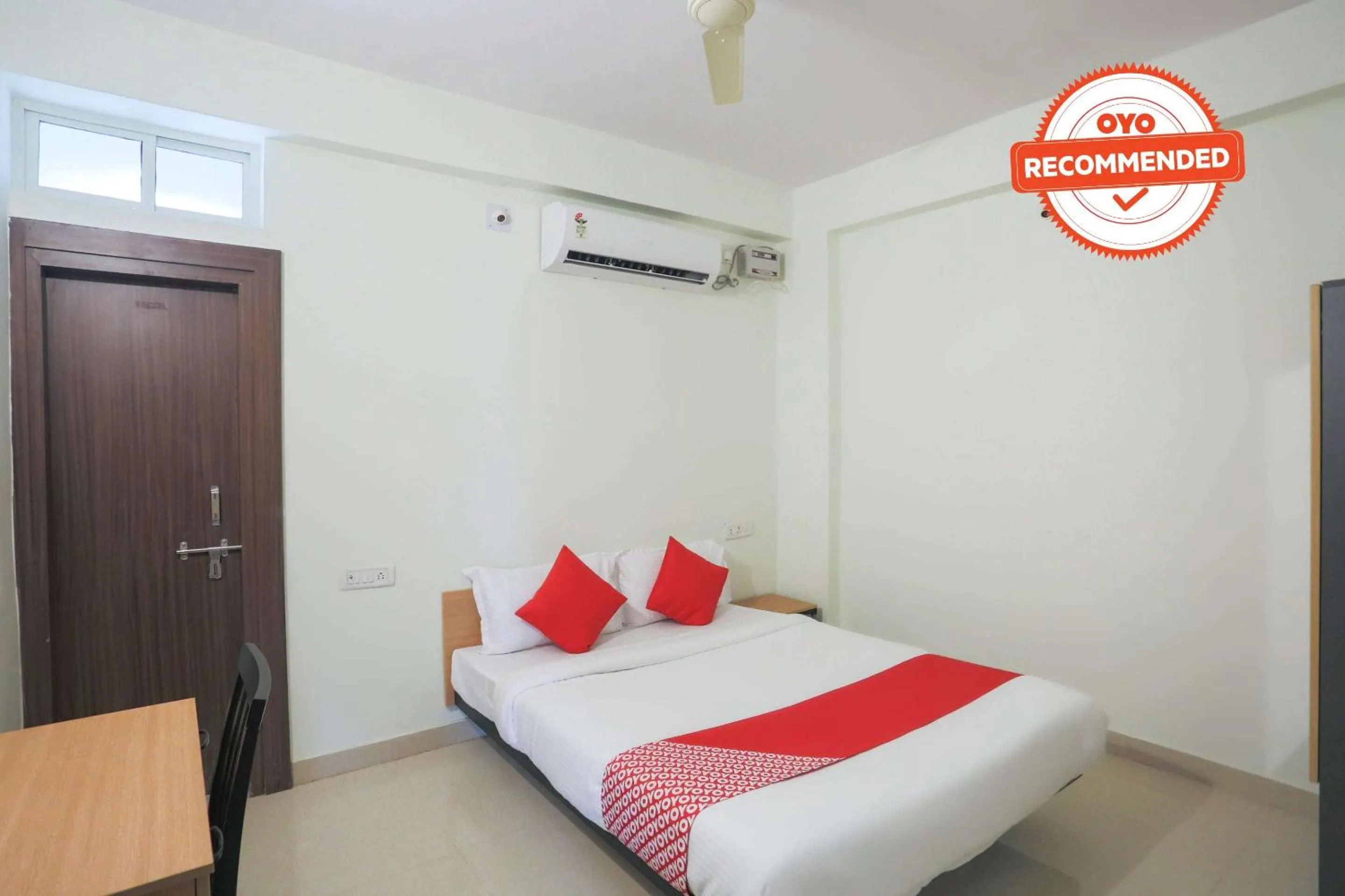 Bedroom, Bed in Super Hotel O Prashant Villa