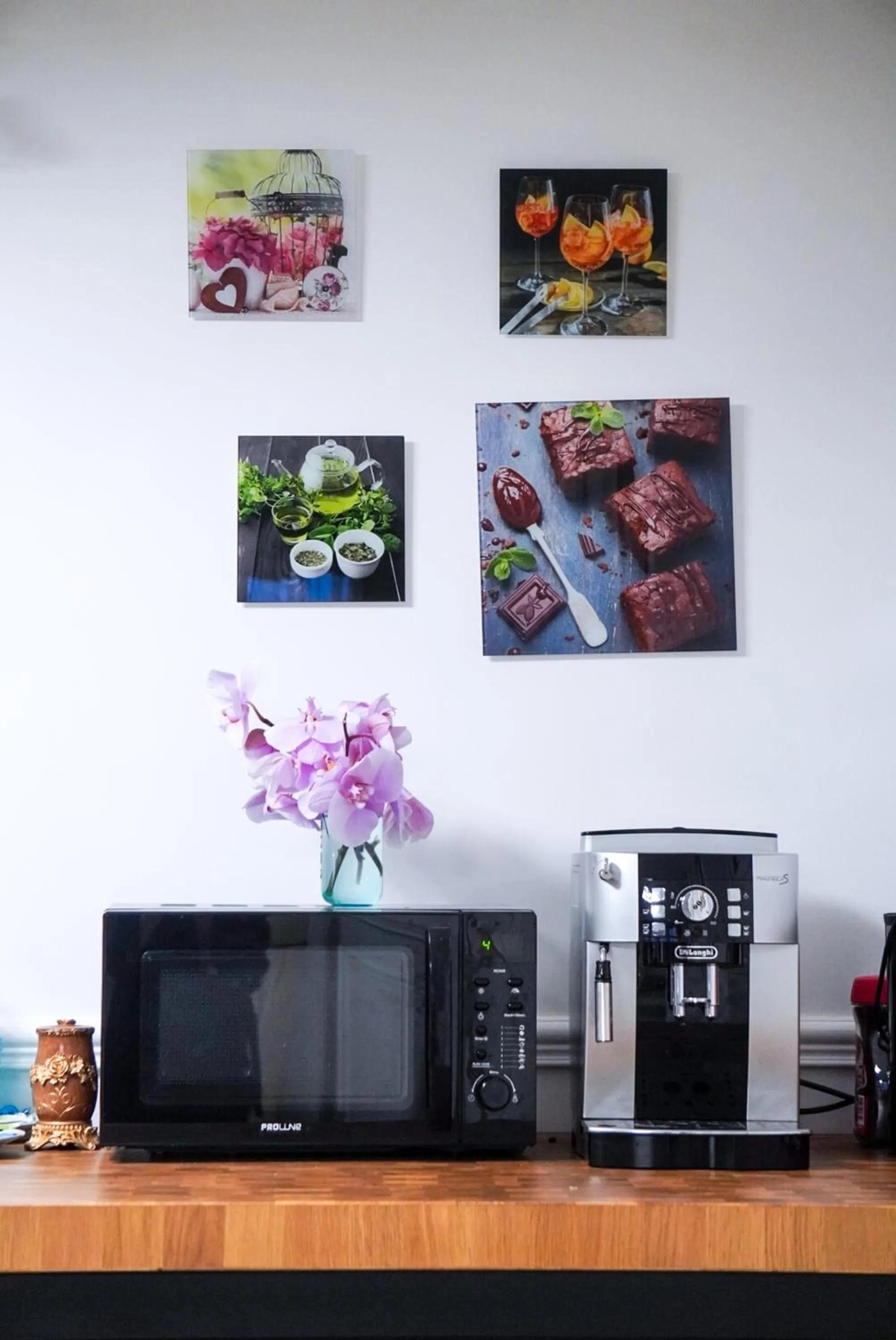 Coffee/tea facilities in La Maison Charentonneau