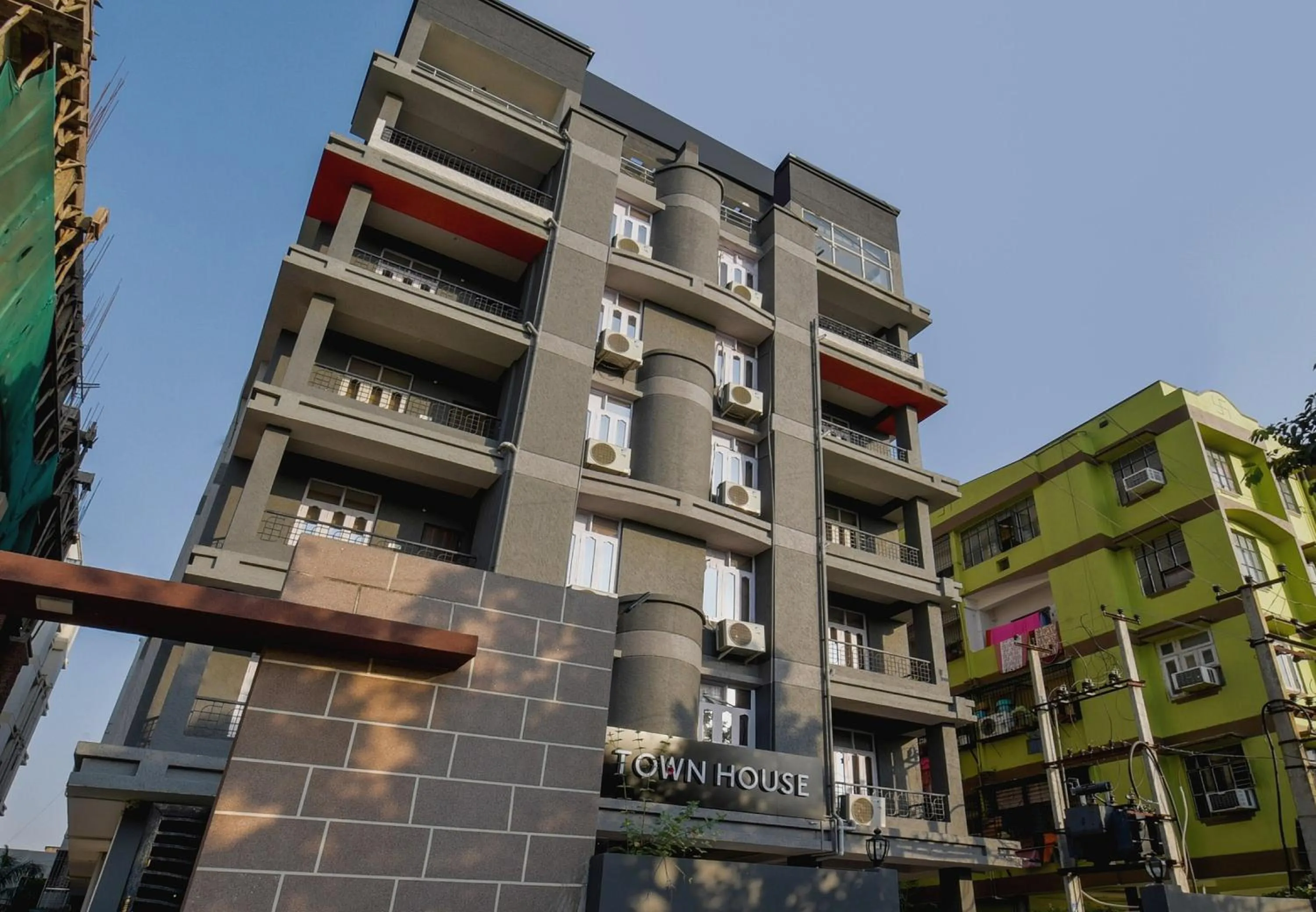 Facade/entrance in Super Townhouse Vidya Vihar