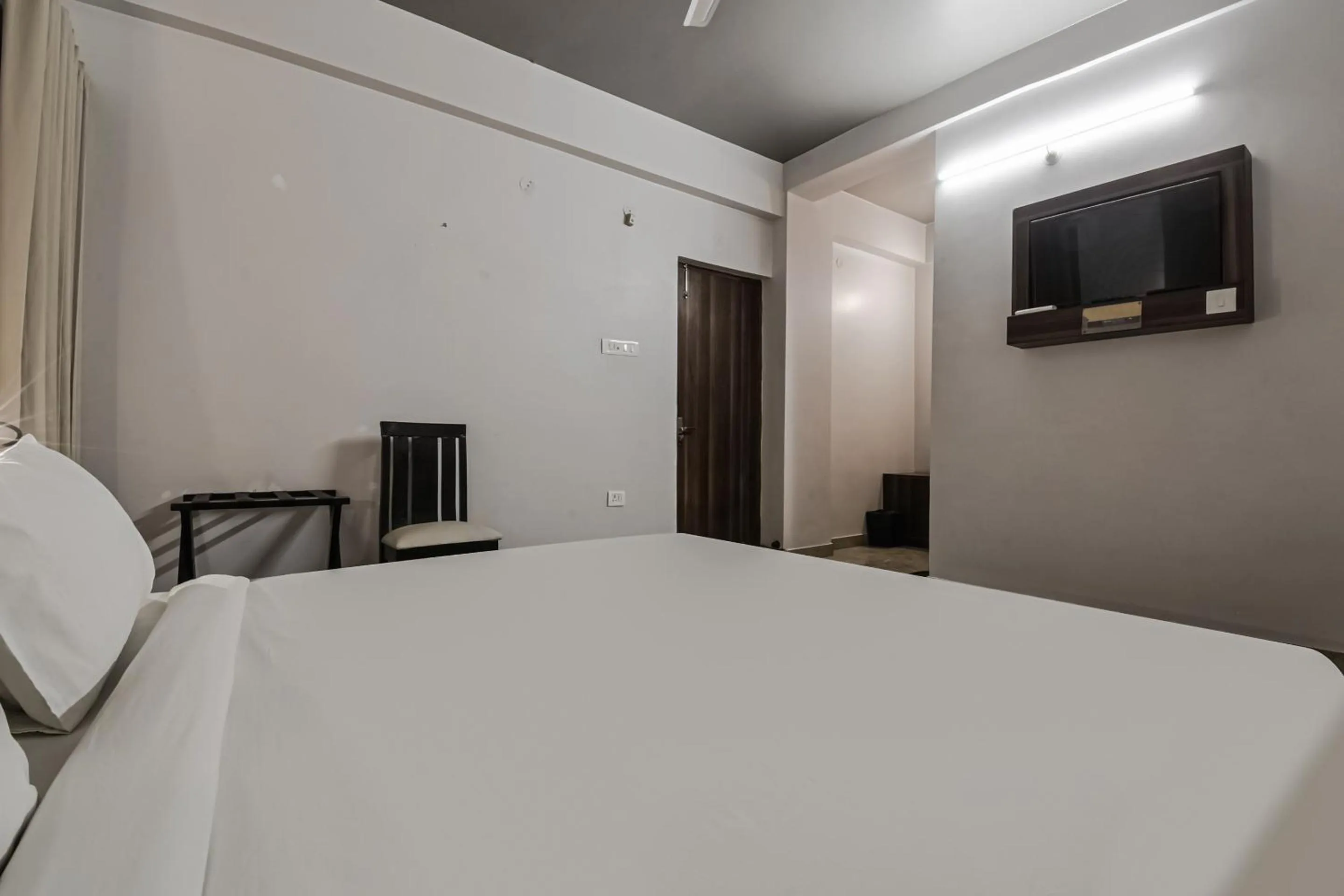 Bedroom, Bed in Super Townhouse Vidya Vihar