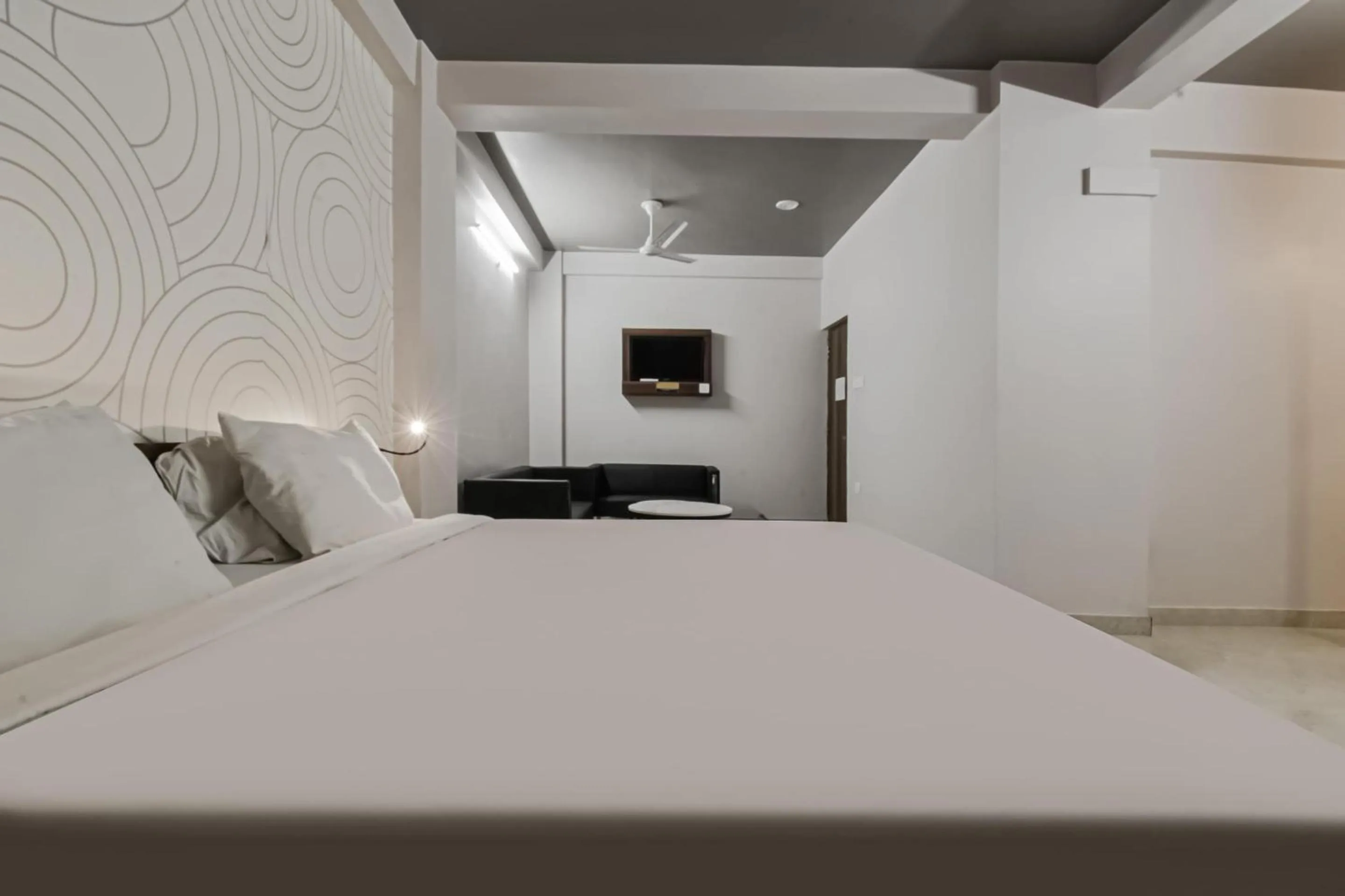 Bedroom, Bed in Super Townhouse Vidya Vihar