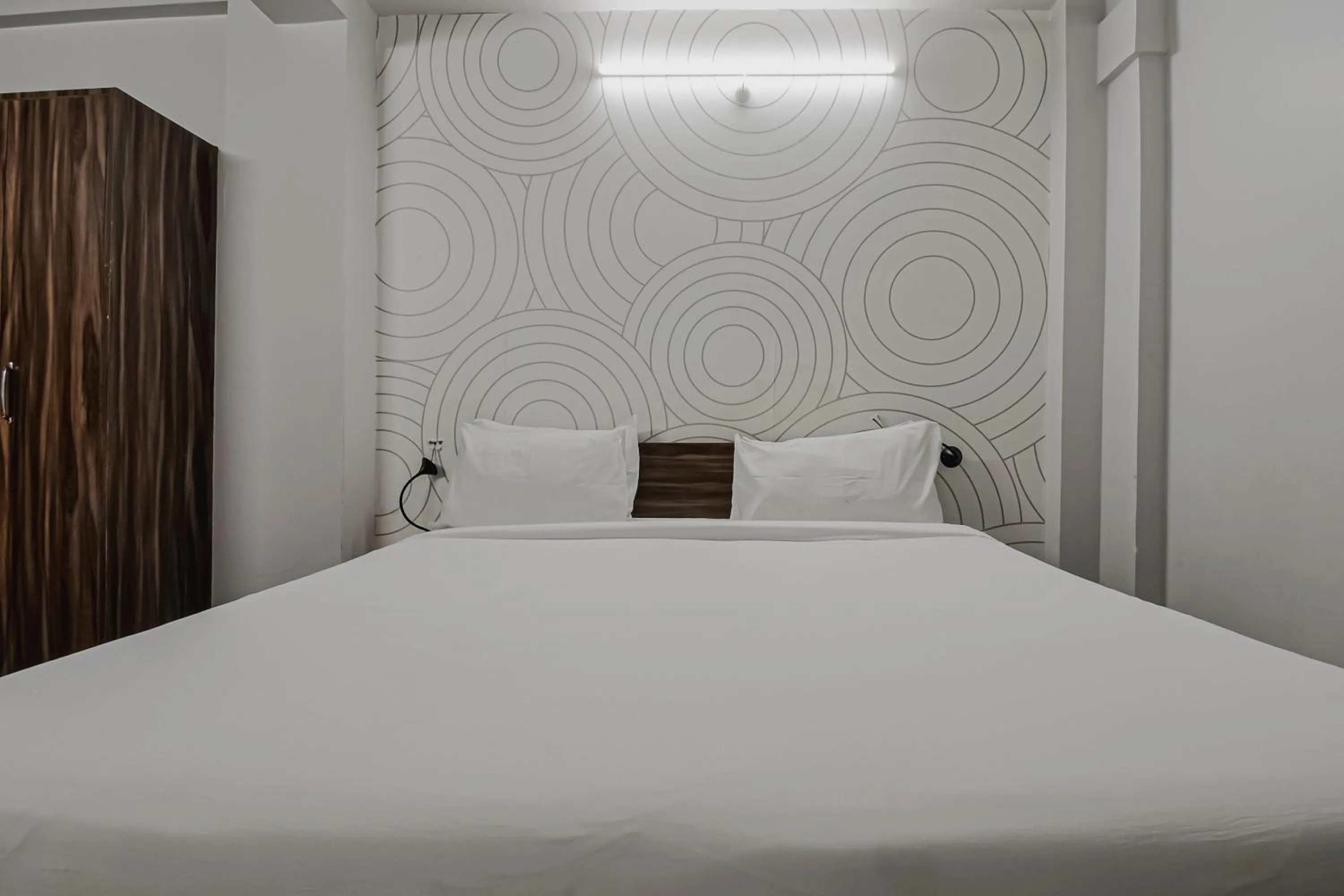 Bedroom, Bed in Super Townhouse Vidya Vihar