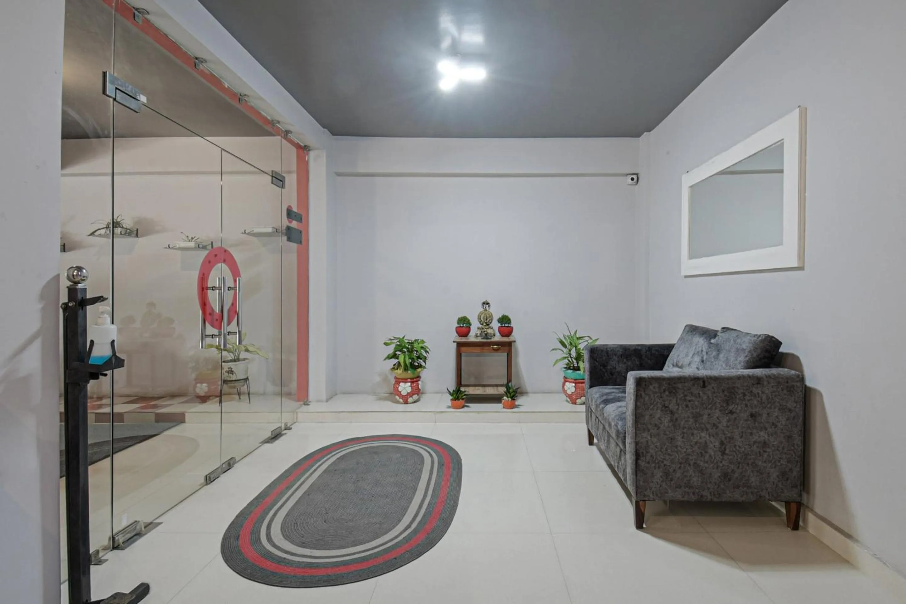 Lobby or reception in Super Townhouse Vidya Vihar