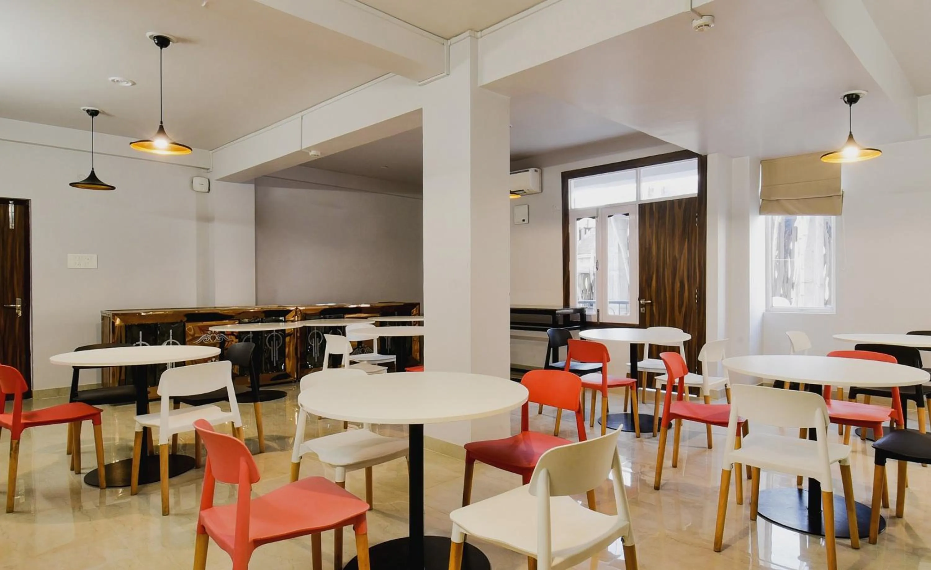 Restaurant/places to eat in Super Townhouse Vidya Vihar