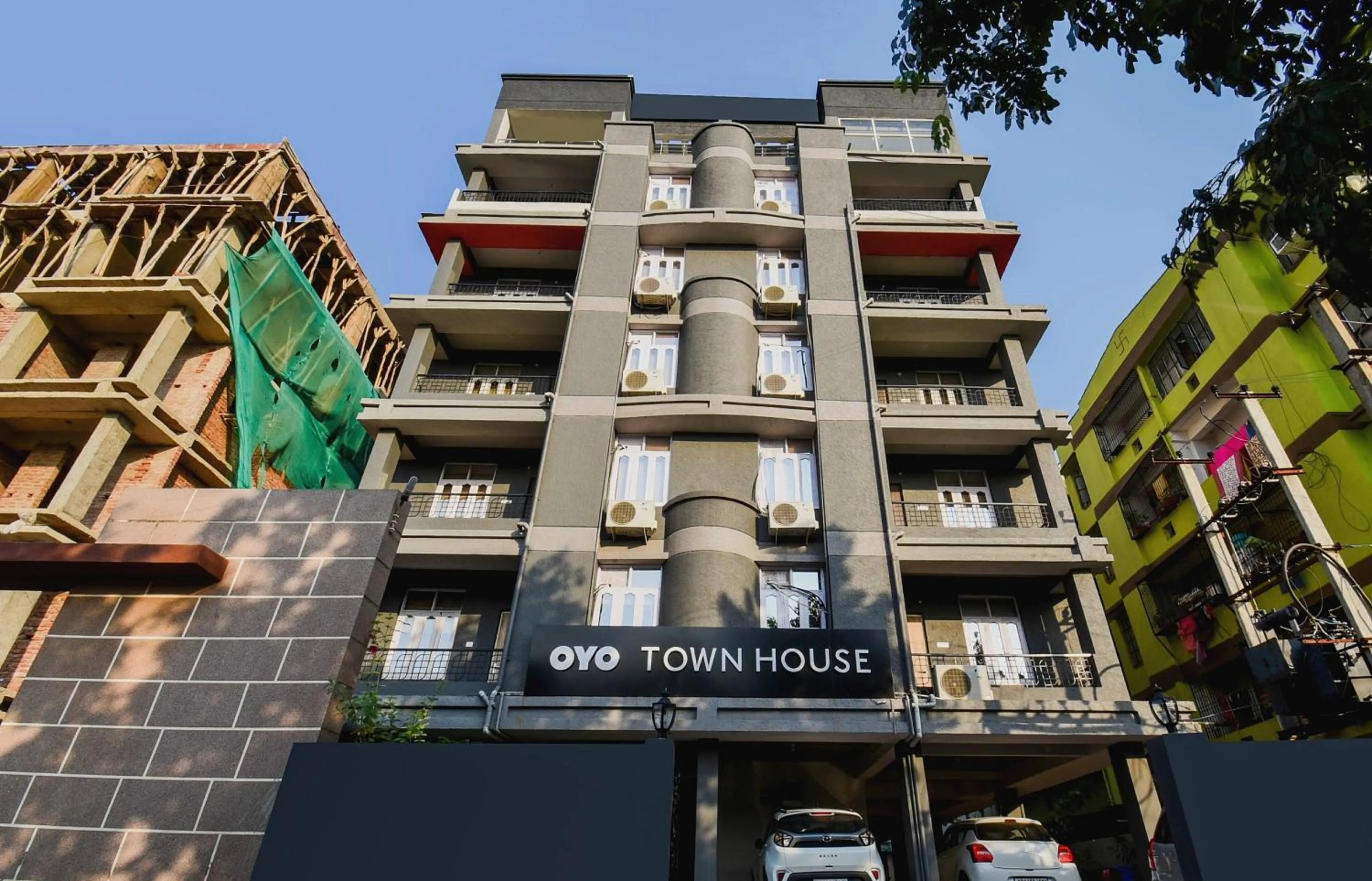 Facade/entrance in Super Townhouse Vidya Vihar