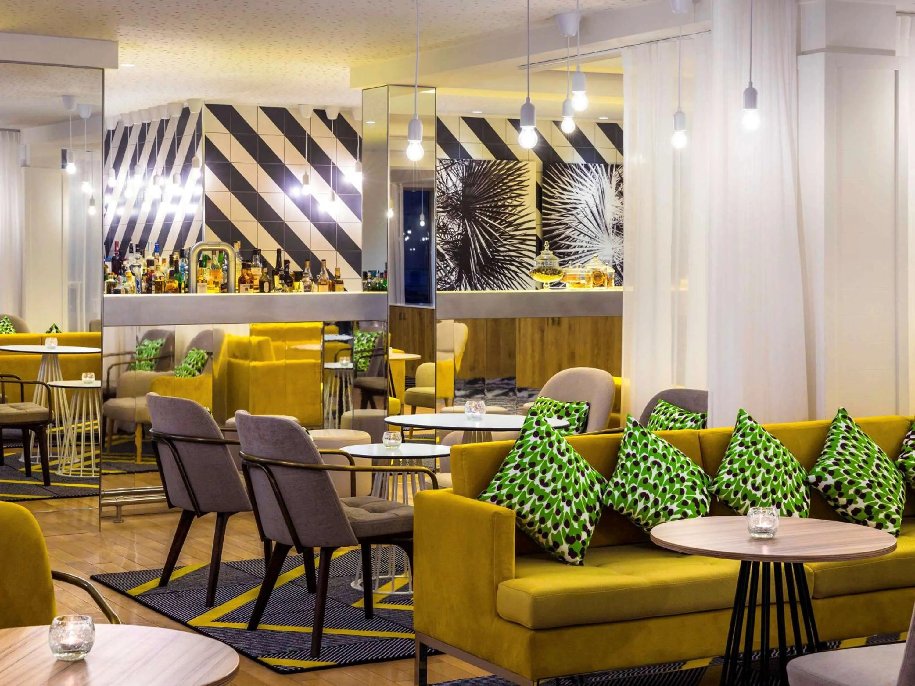 Lounge or bar in Sofitel Golfe d'Ajaccio Thalassa Sea & Spa