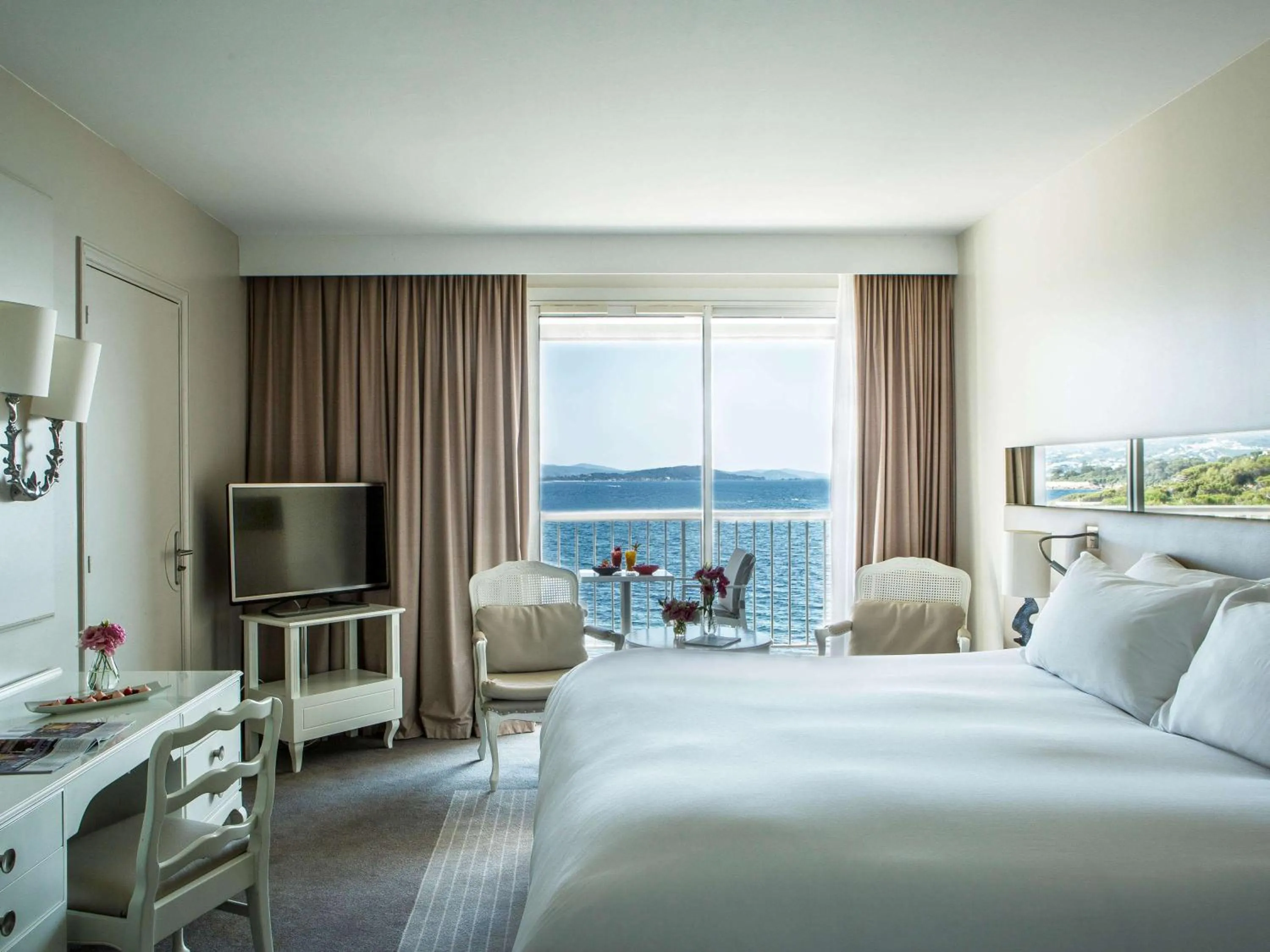 Photo of the whole room, Bed in Sofitel Golfe d'Ajaccio Thalassa Sea & Spa