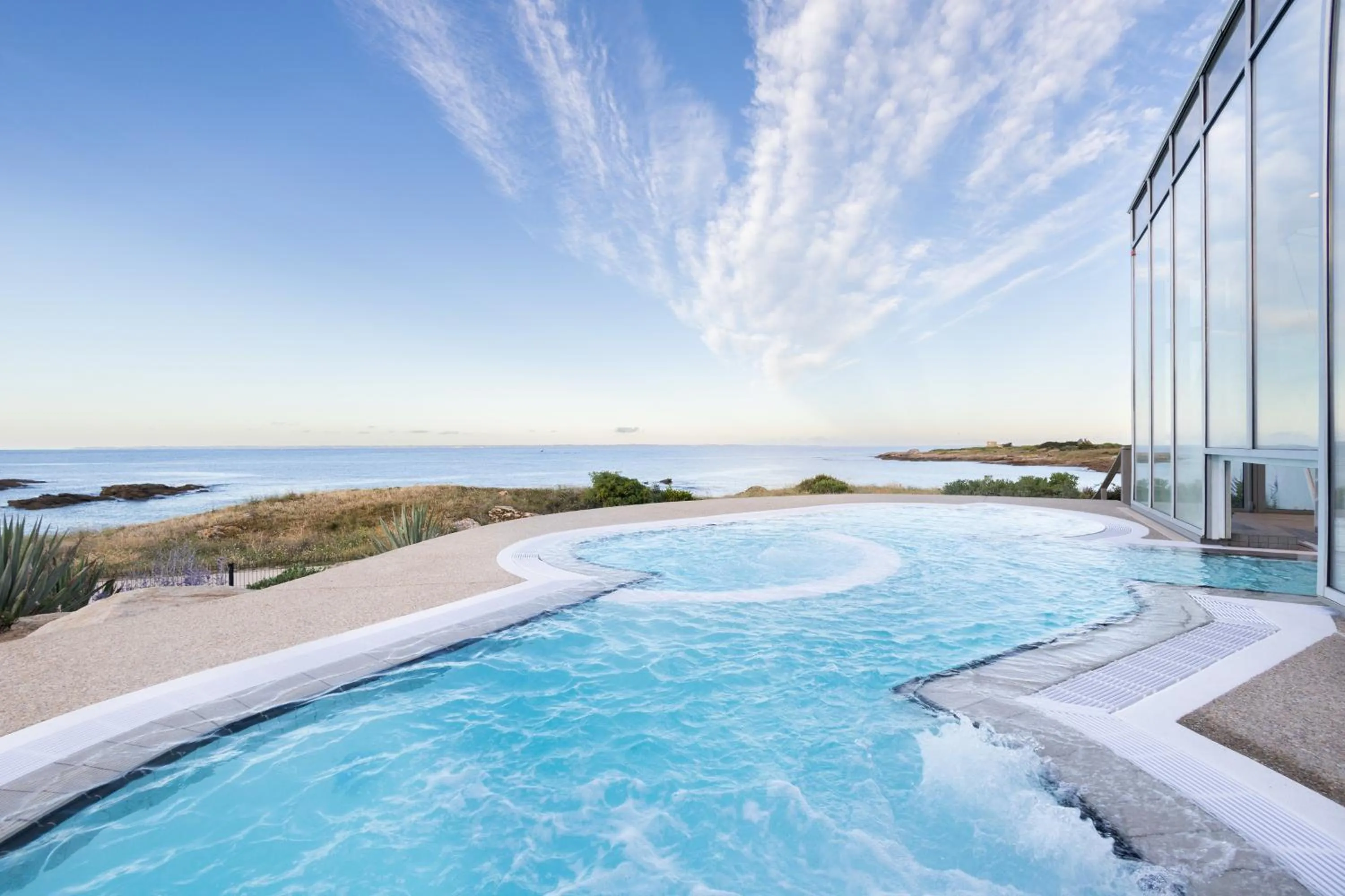 Swimming pool in Sofitel Quiberon Thalassa sea & spa