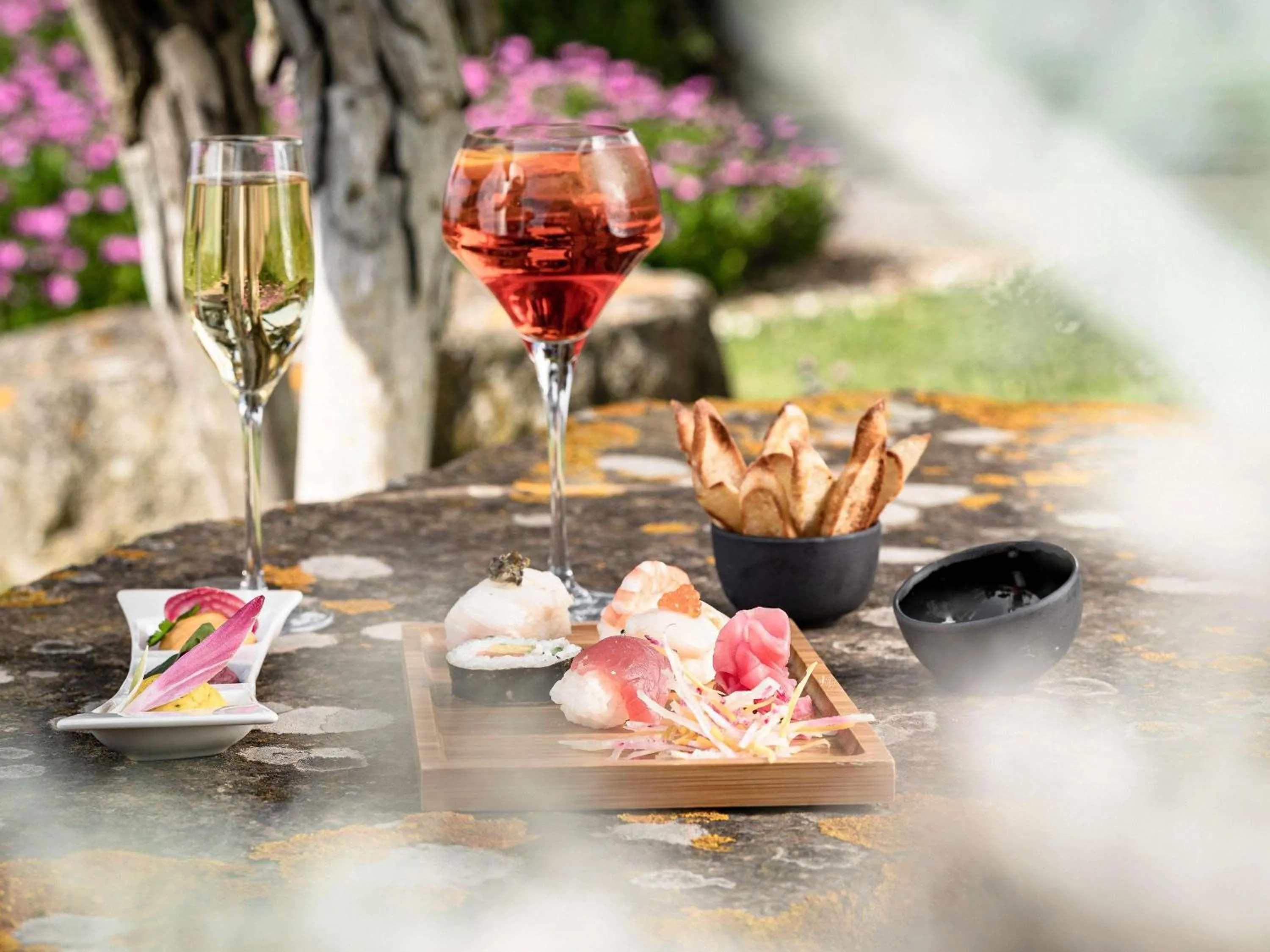 Lounge or bar in Sofitel Quiberon Thalassa sea & spa