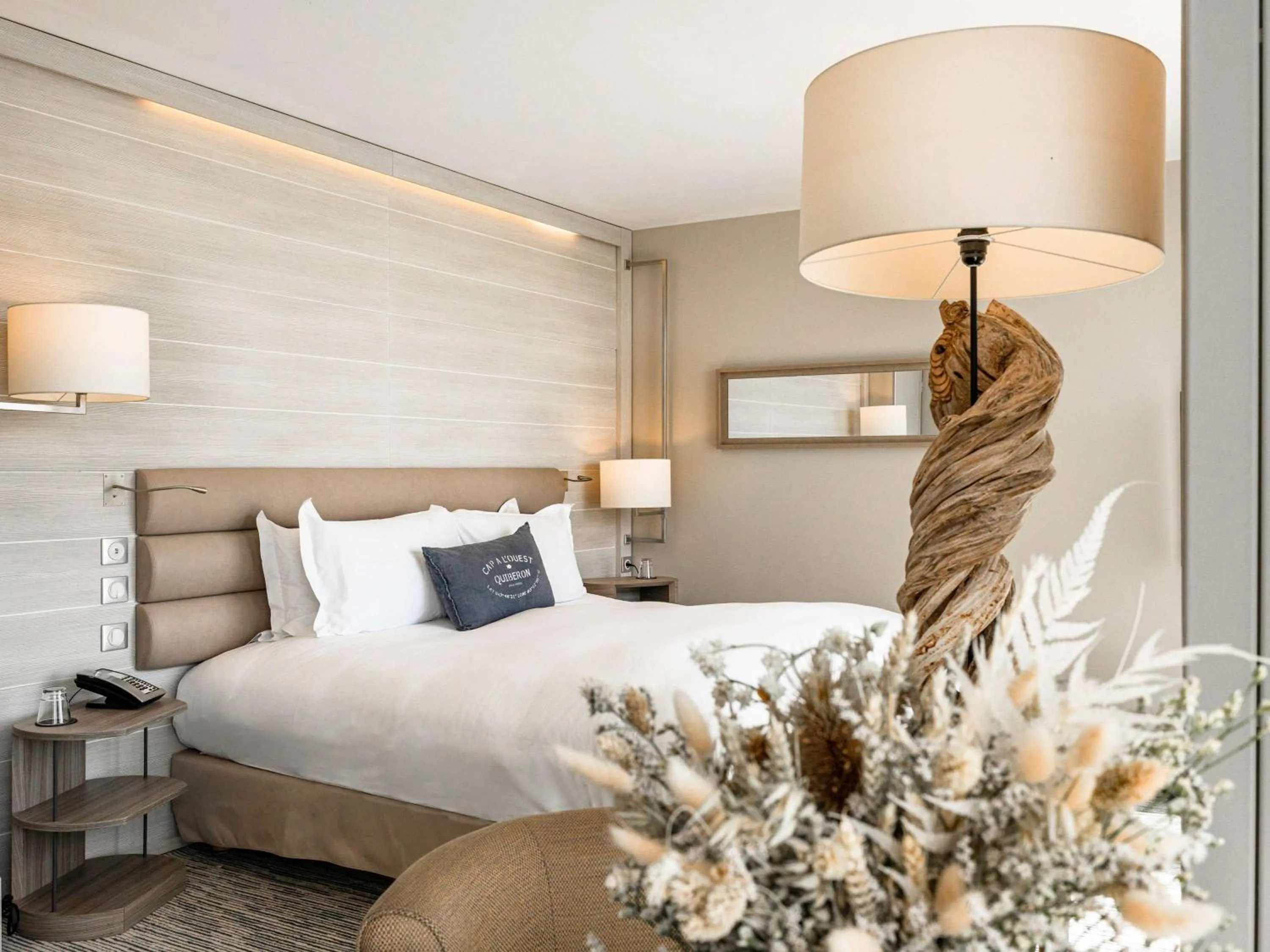 Property building, Bed in Sofitel Quiberon Thalassa sea & spa