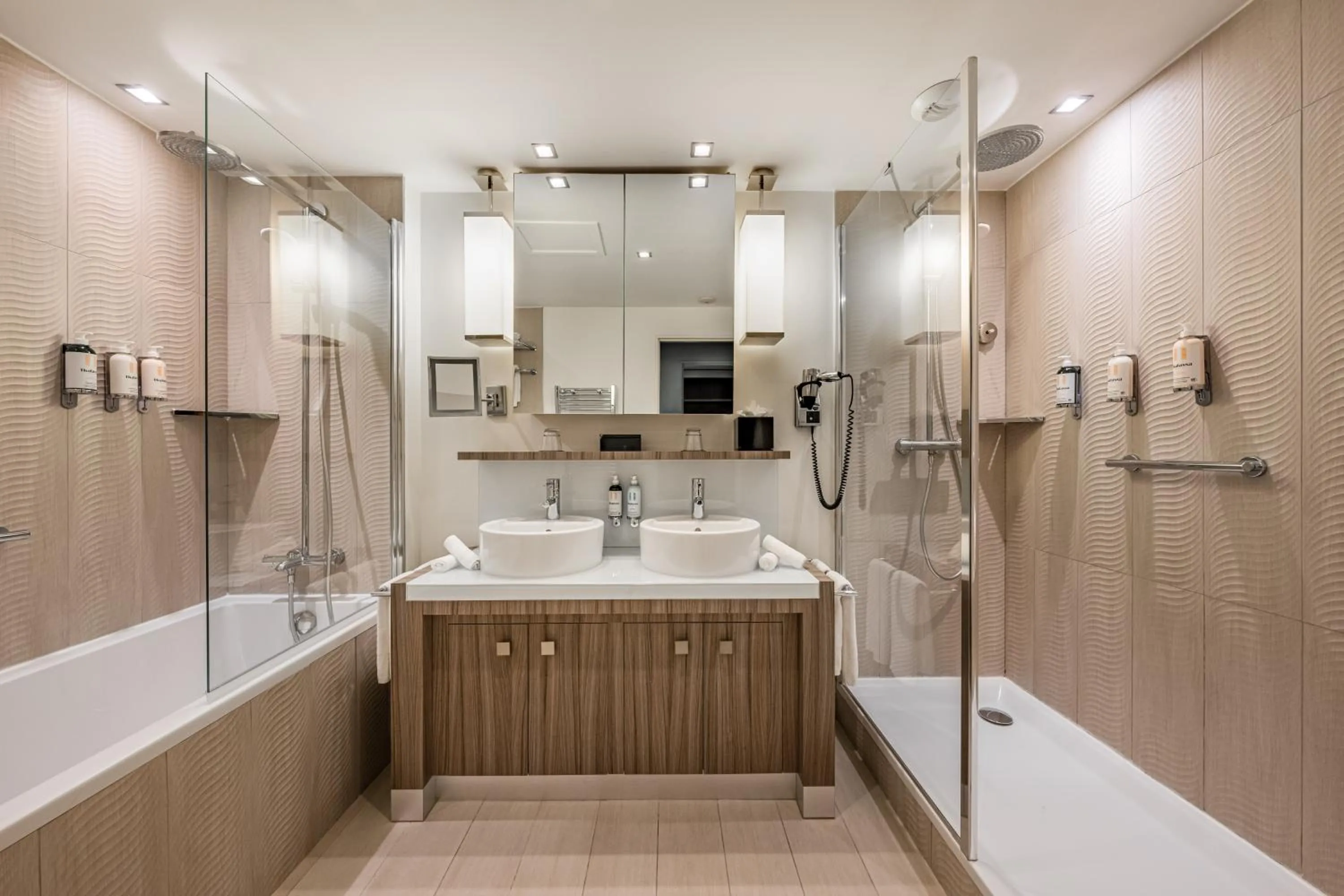 Shower in Sofitel Quiberon Thalassa sea & spa