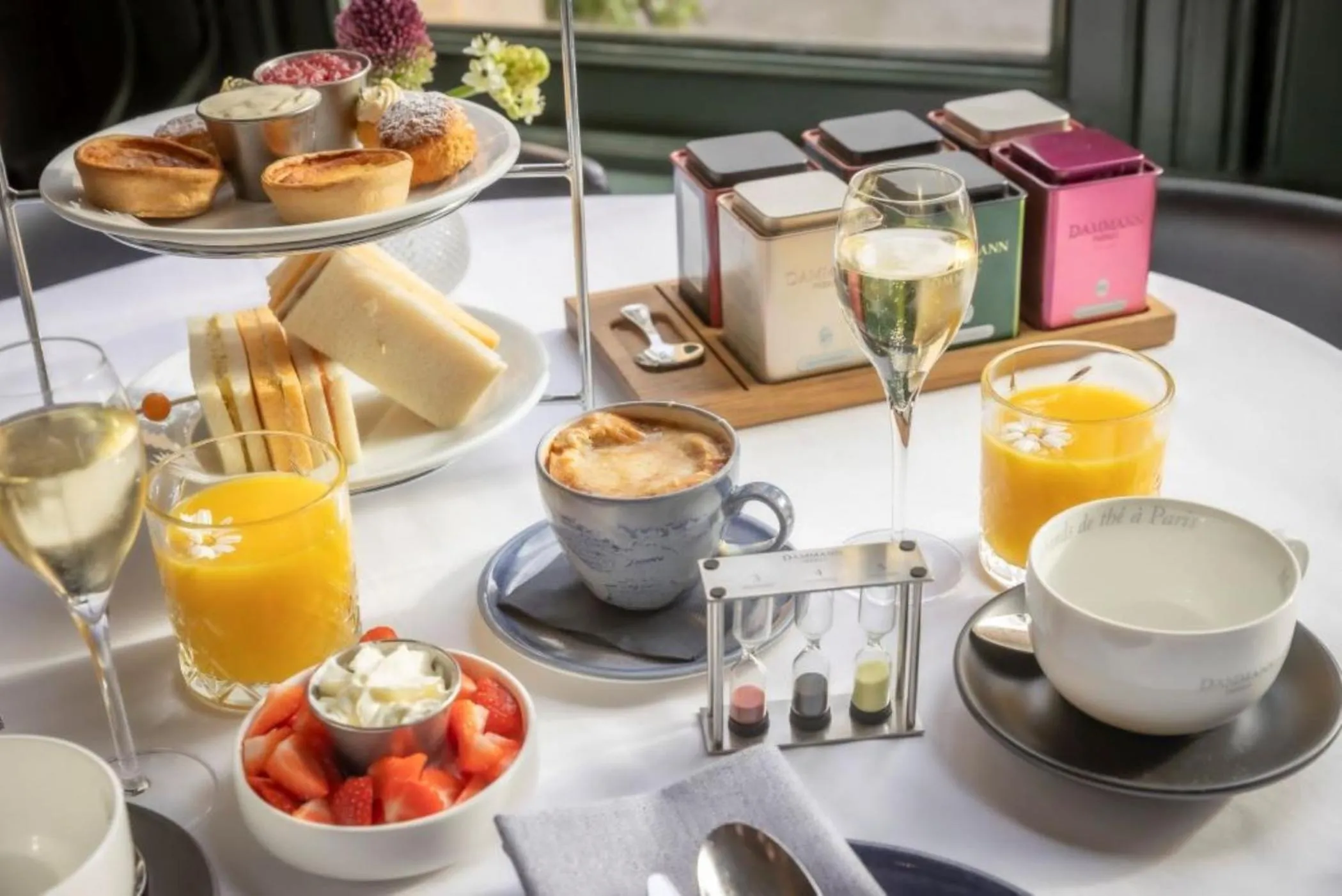 Food and drinks in Clayton Hotel Amsterdam American