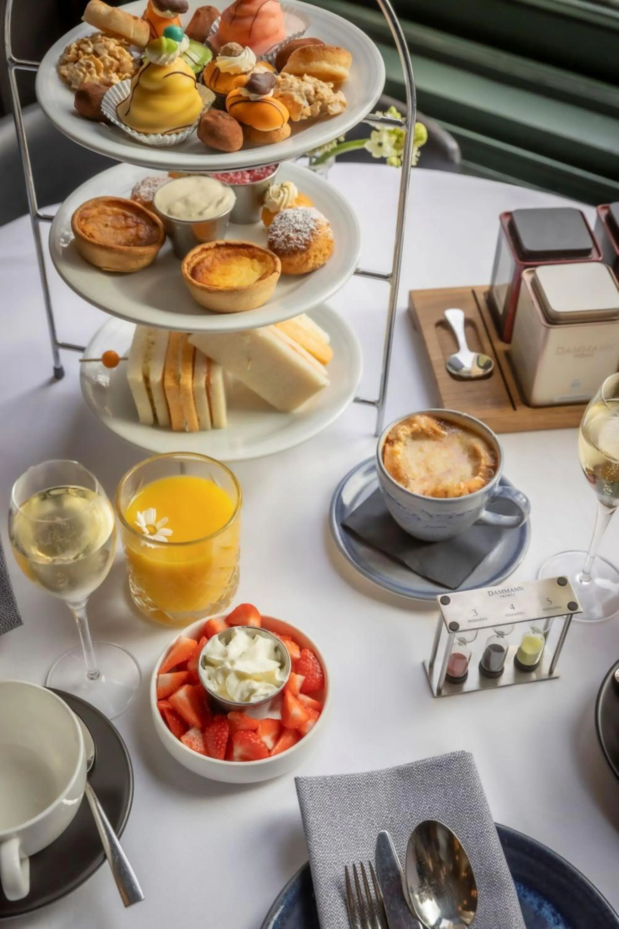 Food and drinks in Clayton Hotel Amsterdam American