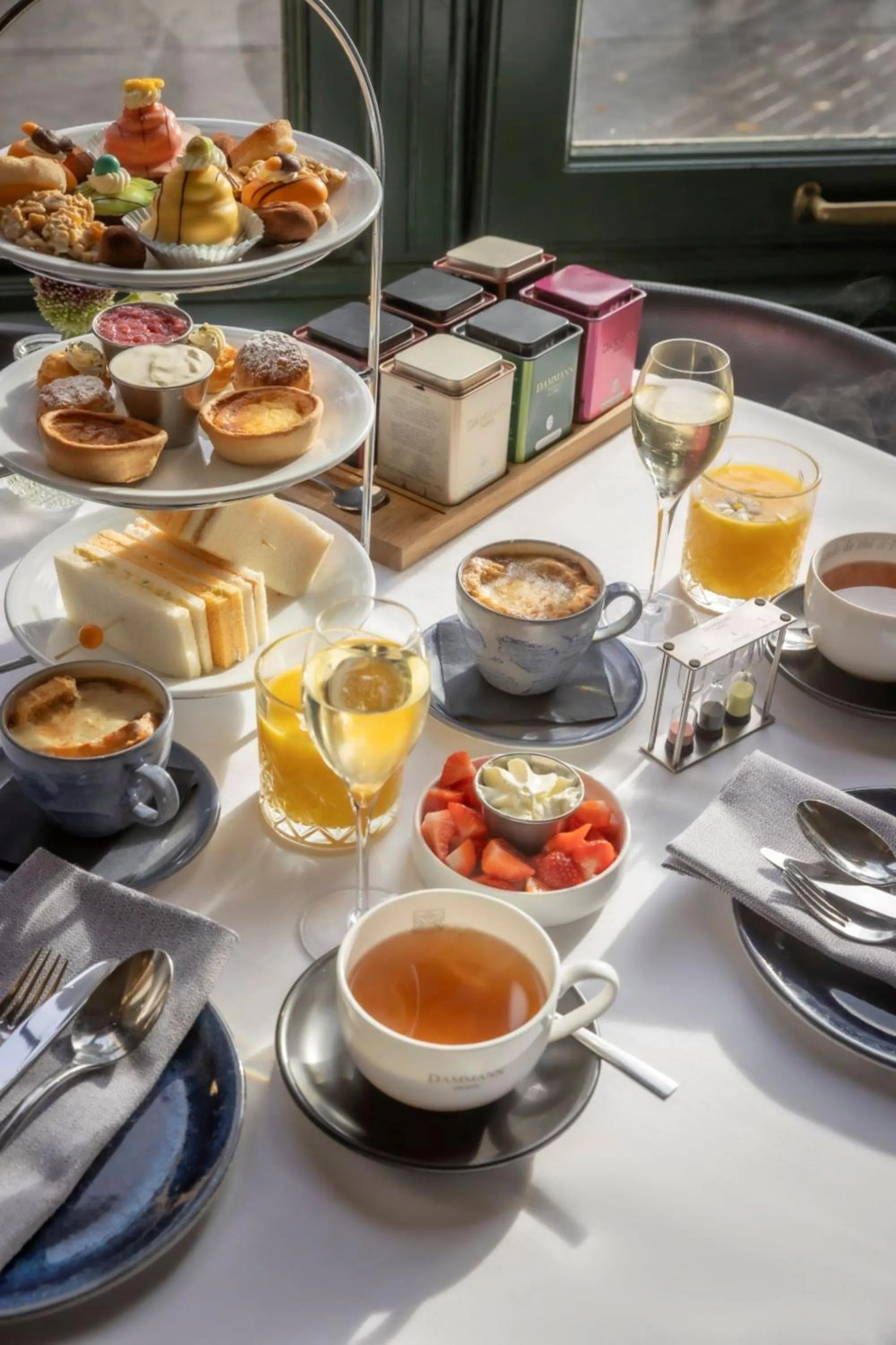 Food and drinks in Clayton Hotel Amsterdam American