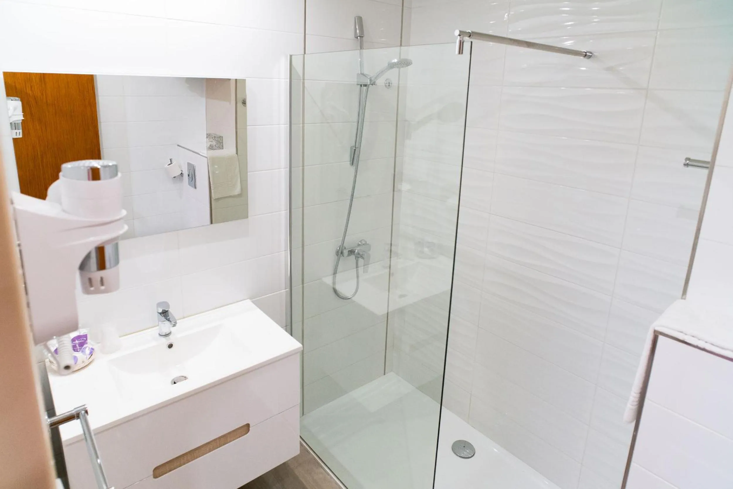 Shower in Ariane Hôtel Fos sur Mer