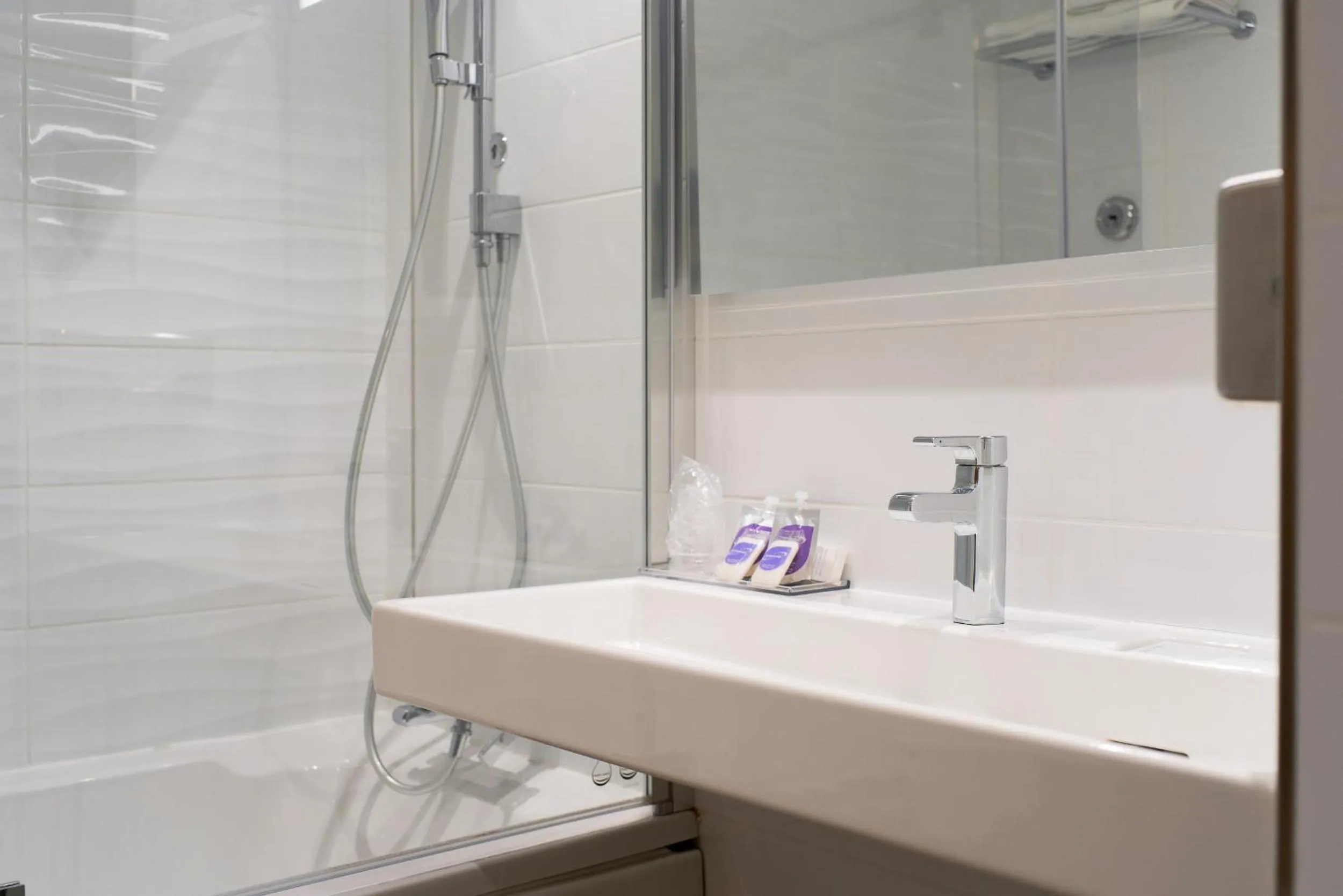 Bathroom in Ariane Hôtel Fos sur Mer