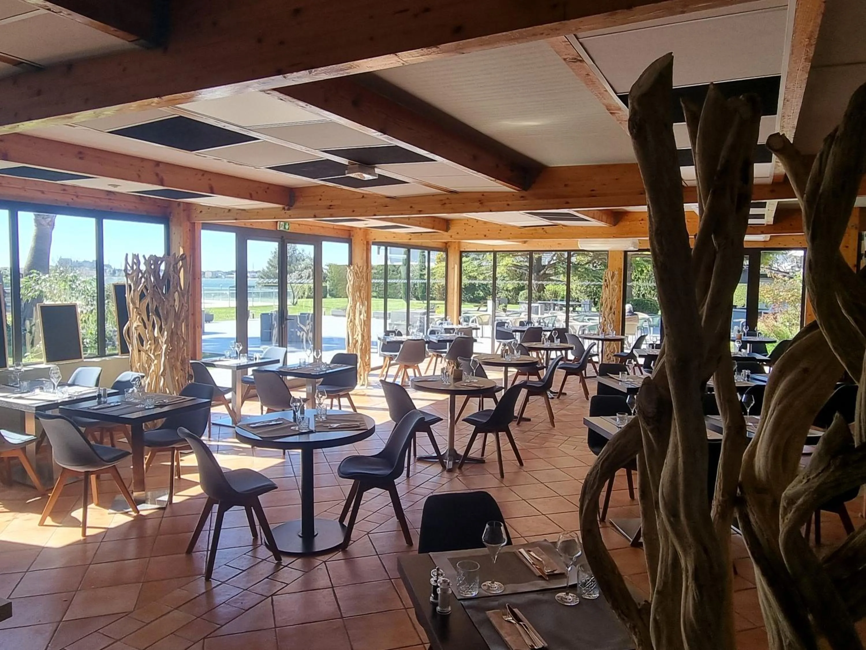 Restaurant/places to eat in Ariane Hôtel Fos sur Mer