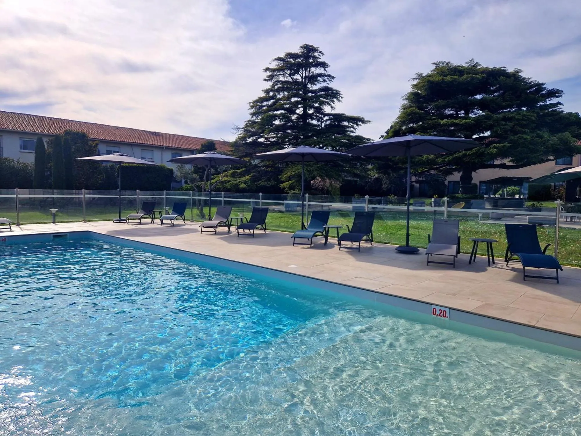 Swimming pool in Ariane Hôtel Fos sur Mer