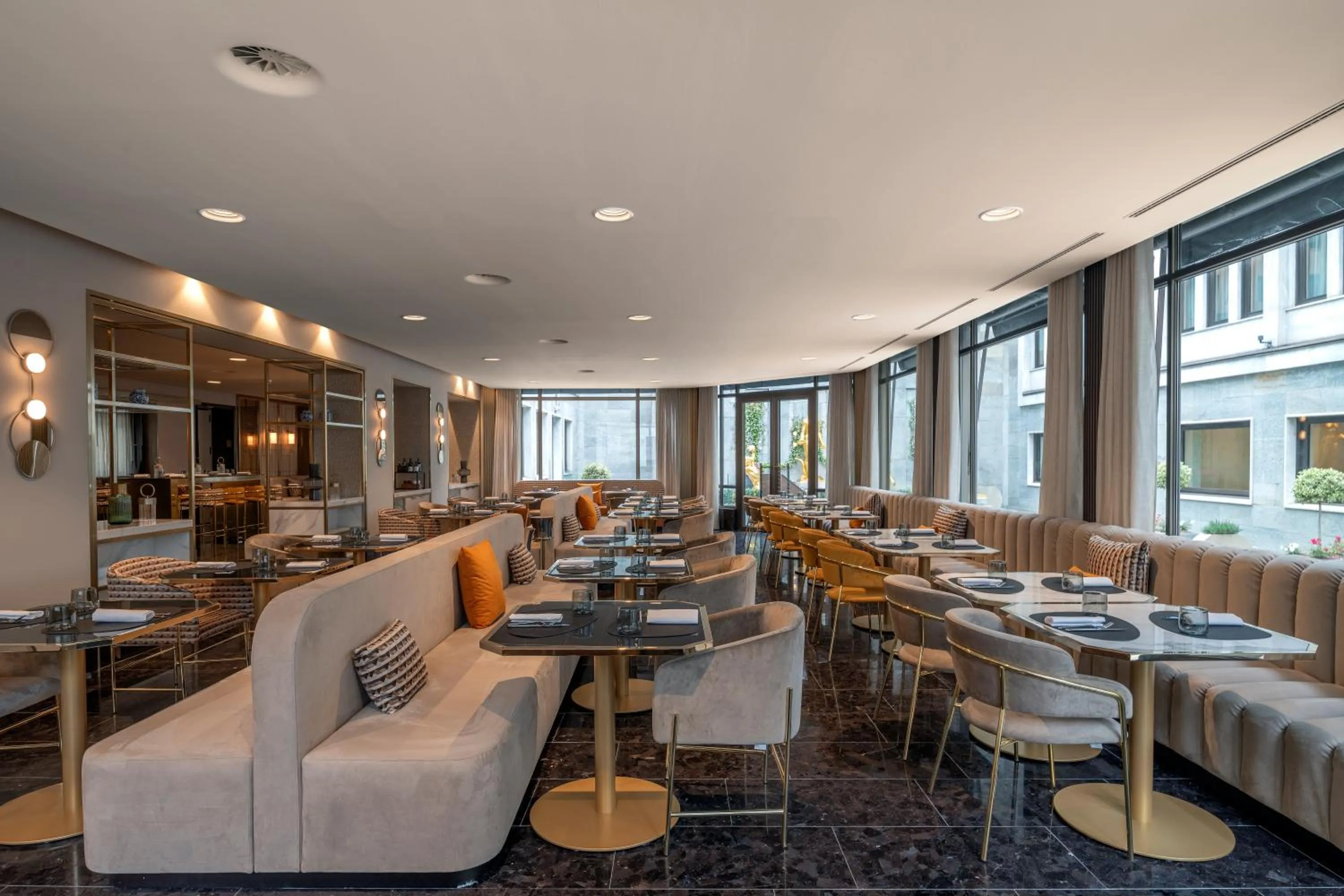 Restaurant/places to eat in Hilton Turin Centre