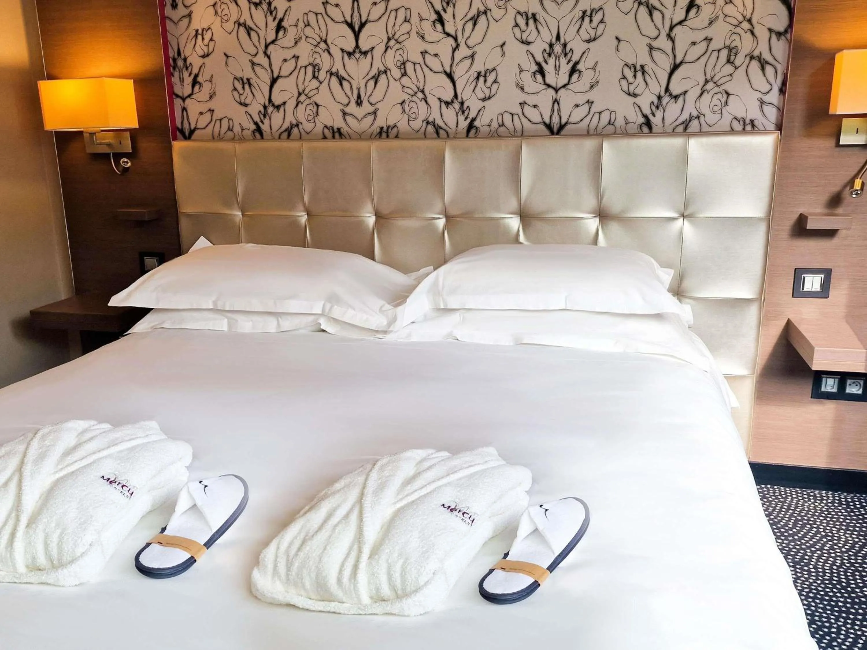 Bedroom, Bed in Mercure Dijon Centre Clemenceau