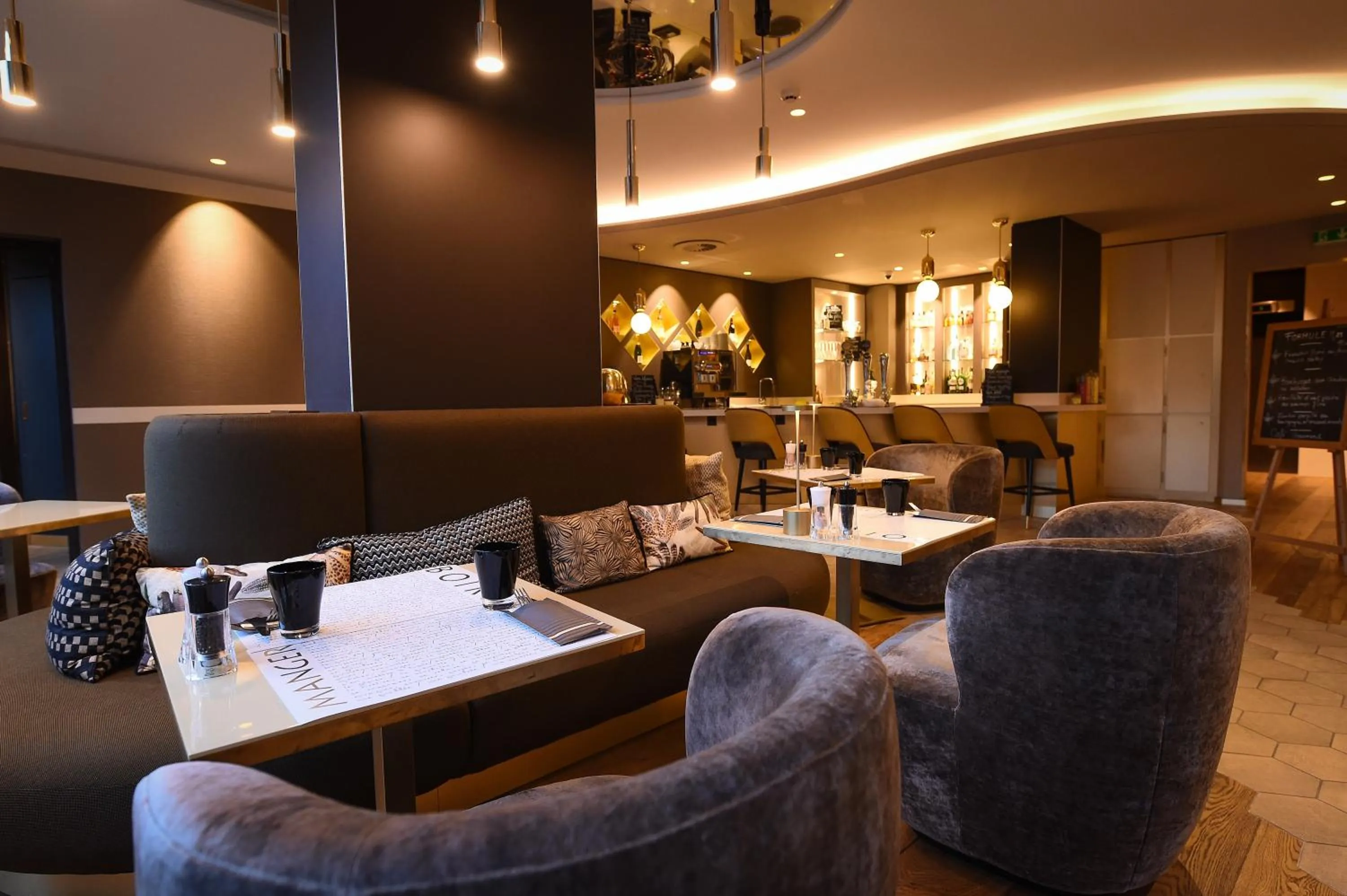 Lounge or bar in Mercure Dijon Centre Clemenceau