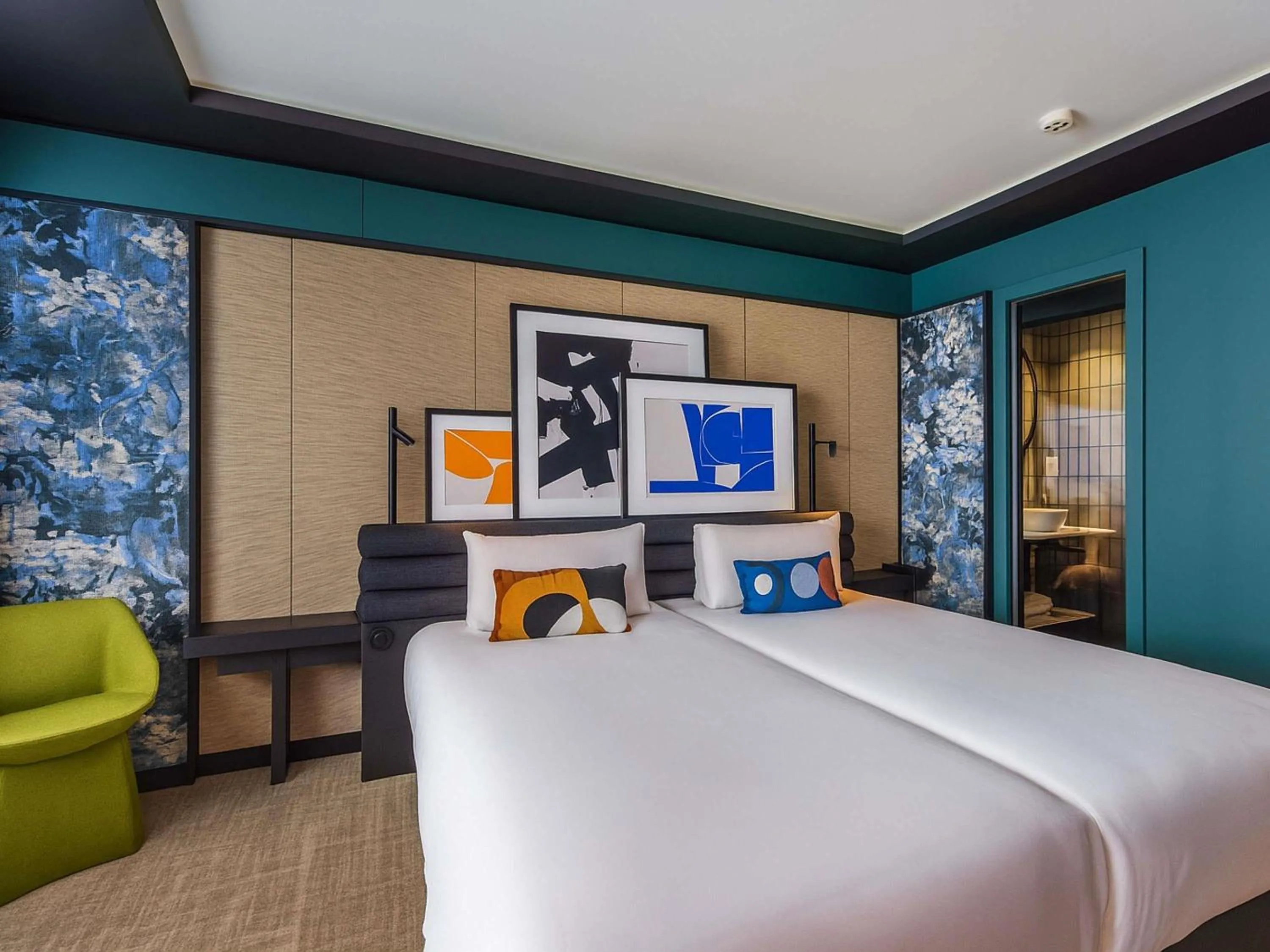 Bedroom, Bed in Mercure Dijon Centre Clemenceau