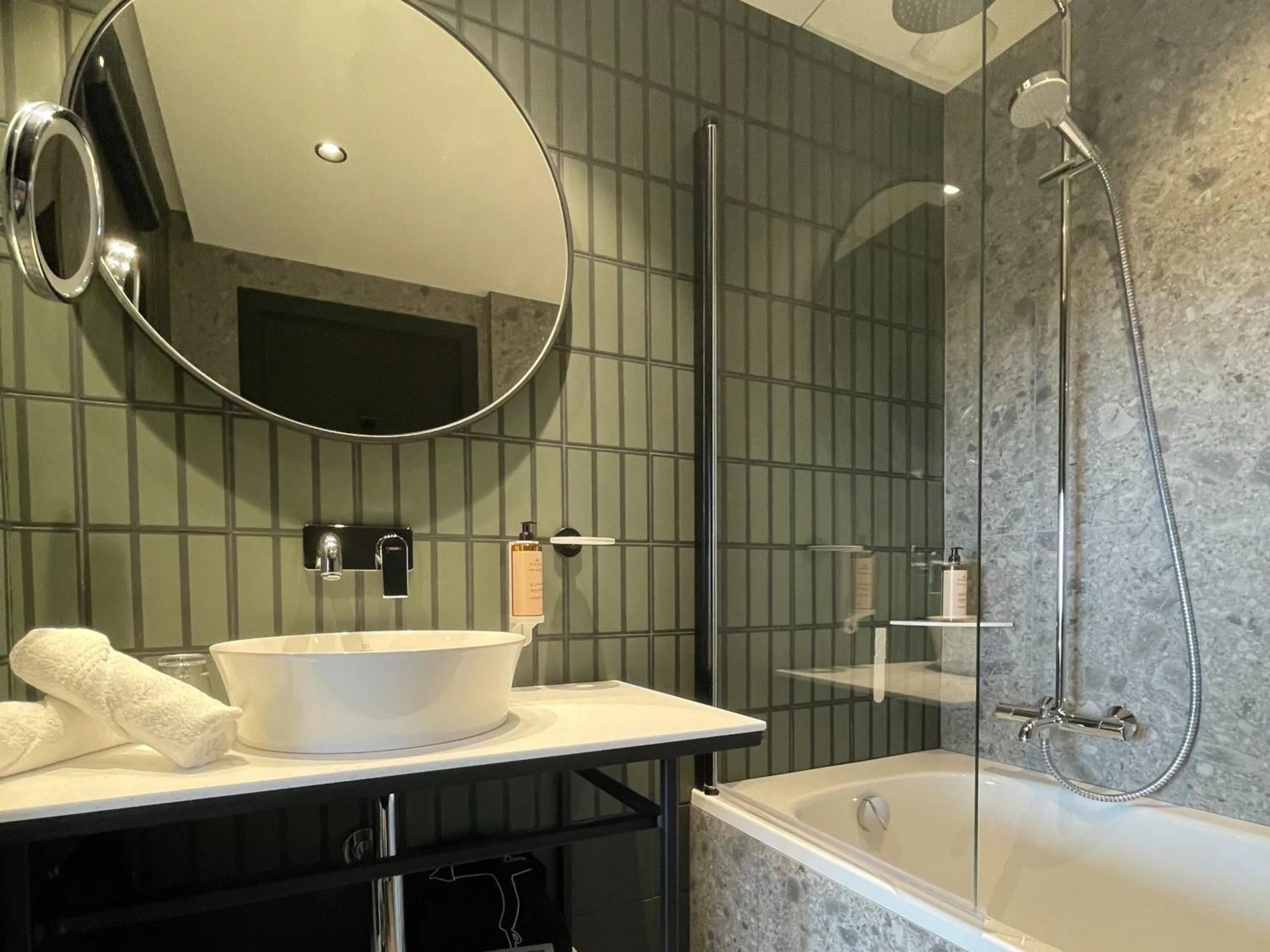 Bathroom in Mercure Dijon Centre Clemenceau
