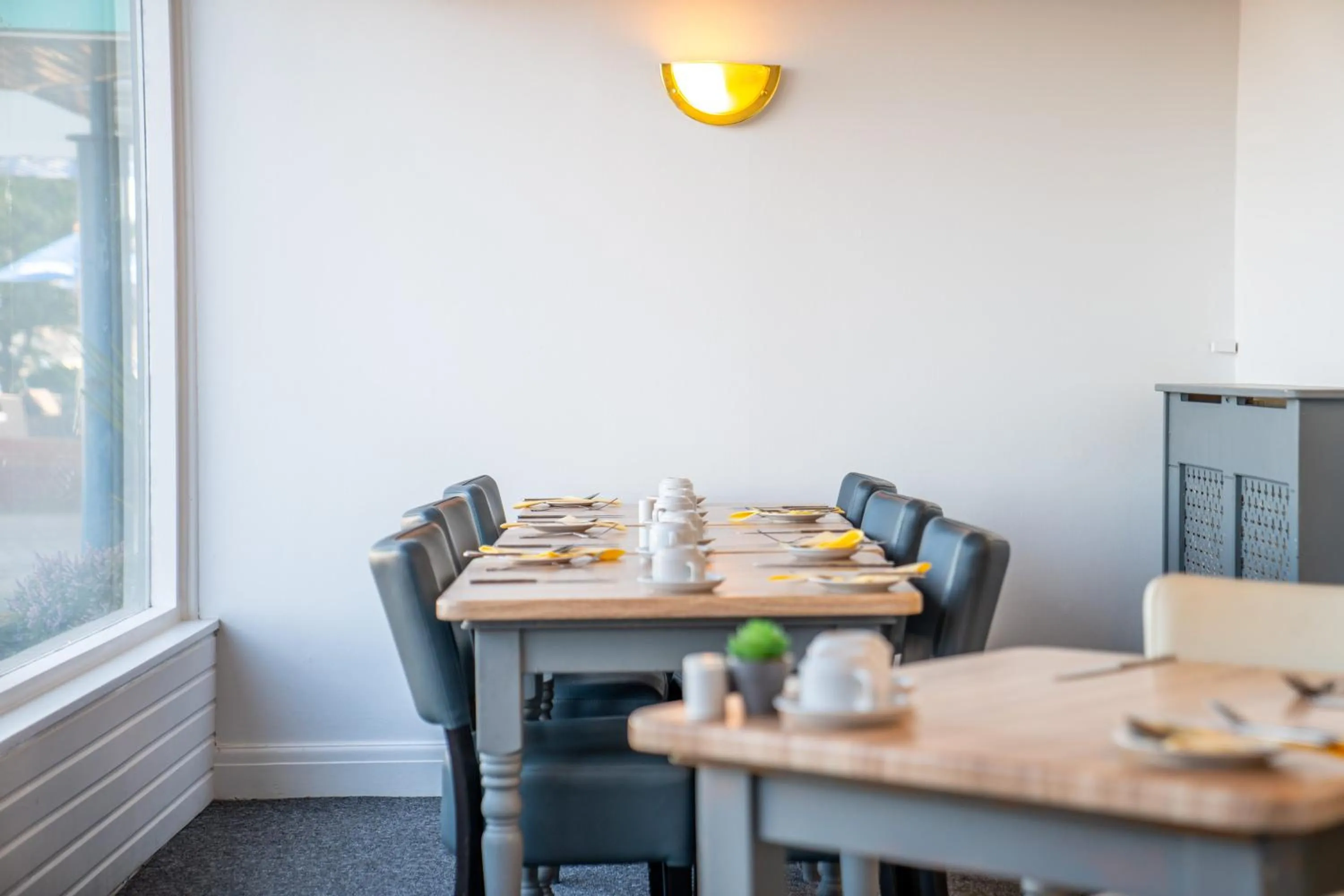 Restaurant/places to eat in The Strathmore Hotel