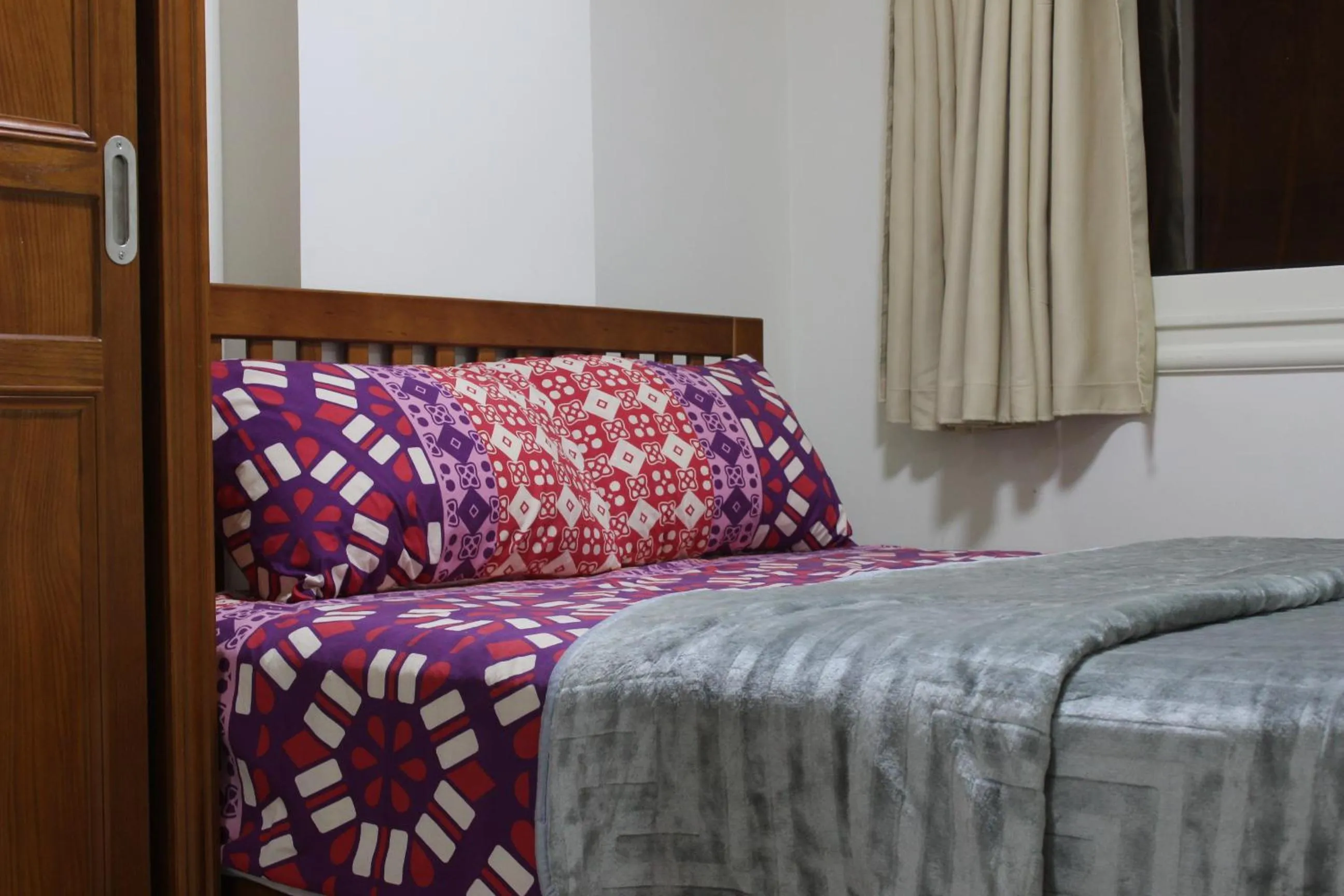 Bedroom, Bed in Al Raya Apartments