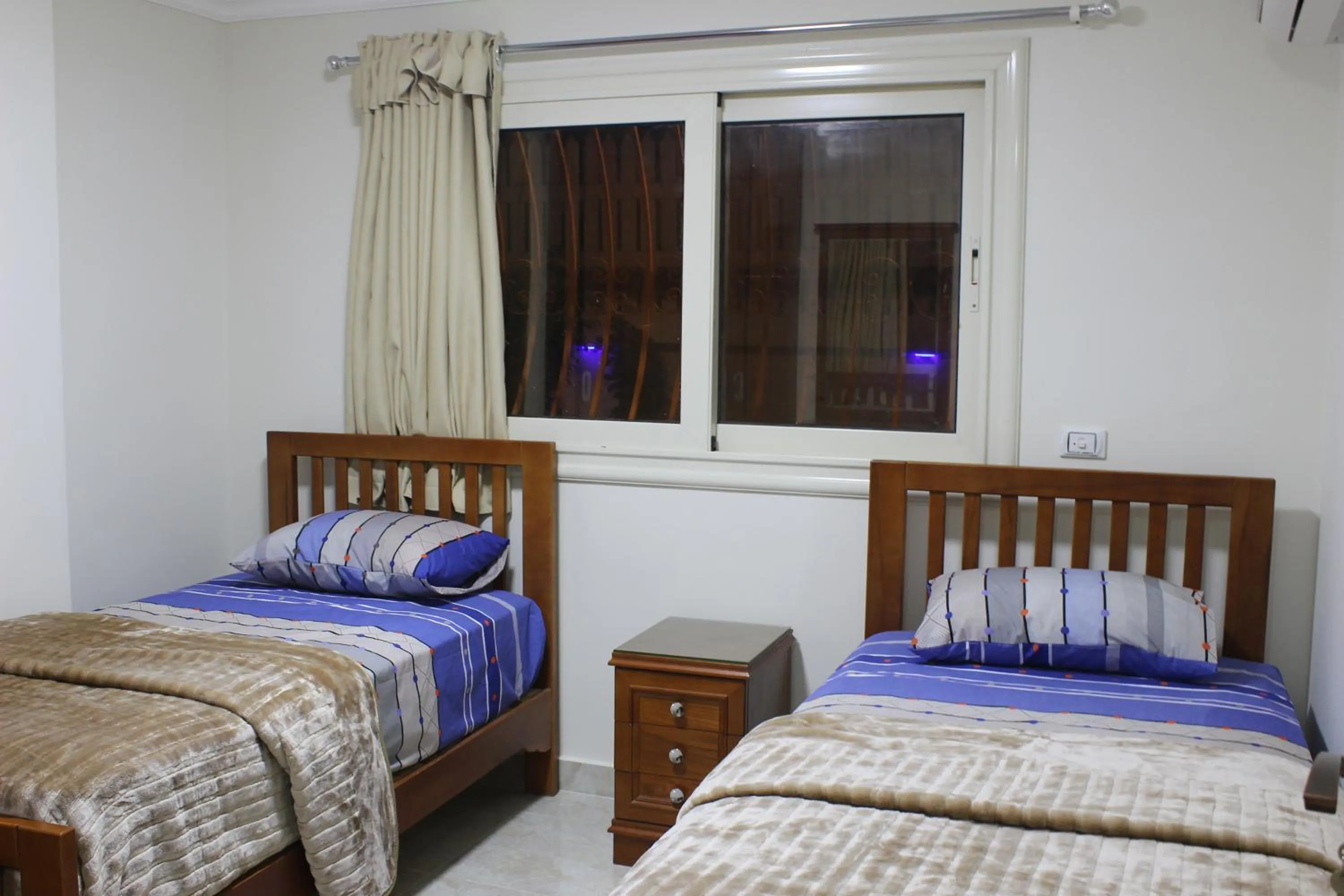 Bedroom, Bed in Al Raya Apartments