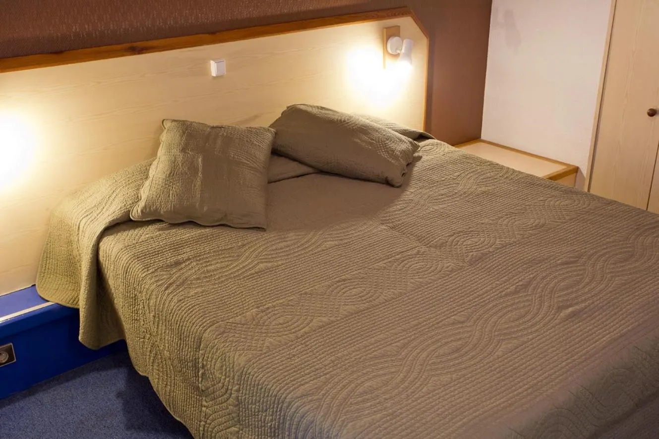 Bed in Hipotel Paris Marne La Vallée